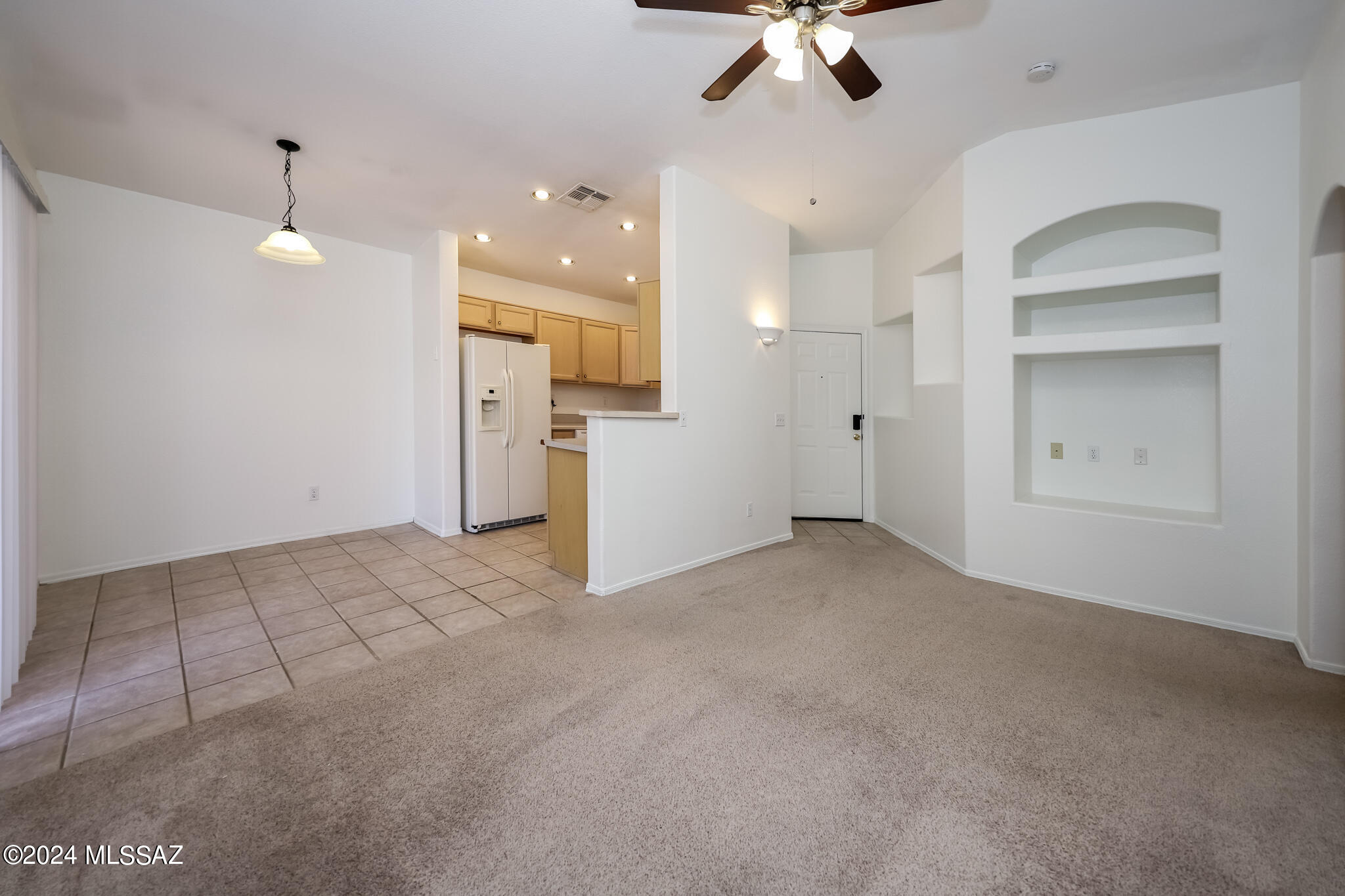Hacienda Del Oro (1-879) - Residential Lease