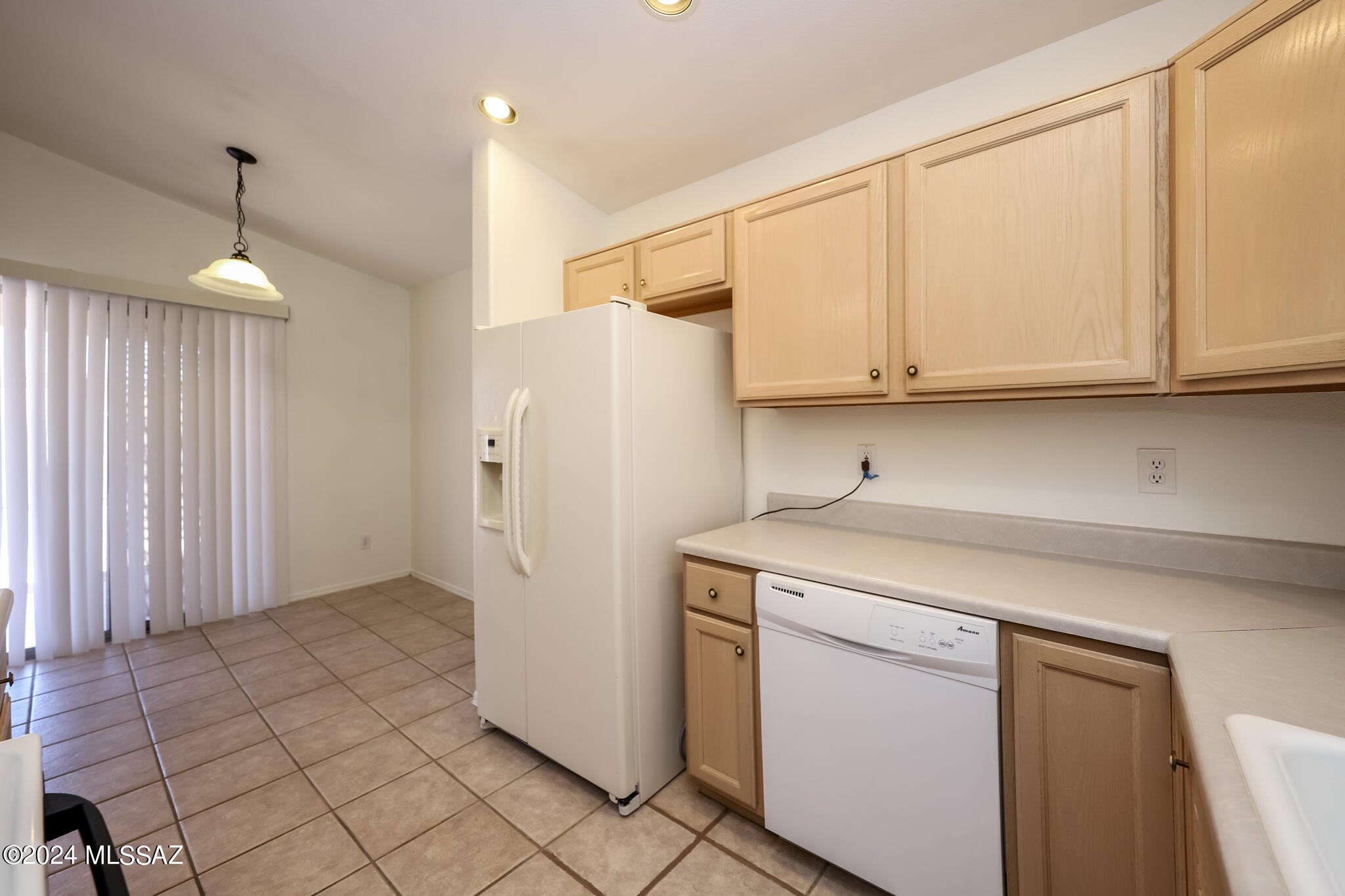 Hacienda Del Oro (1-879) - Residential Lease