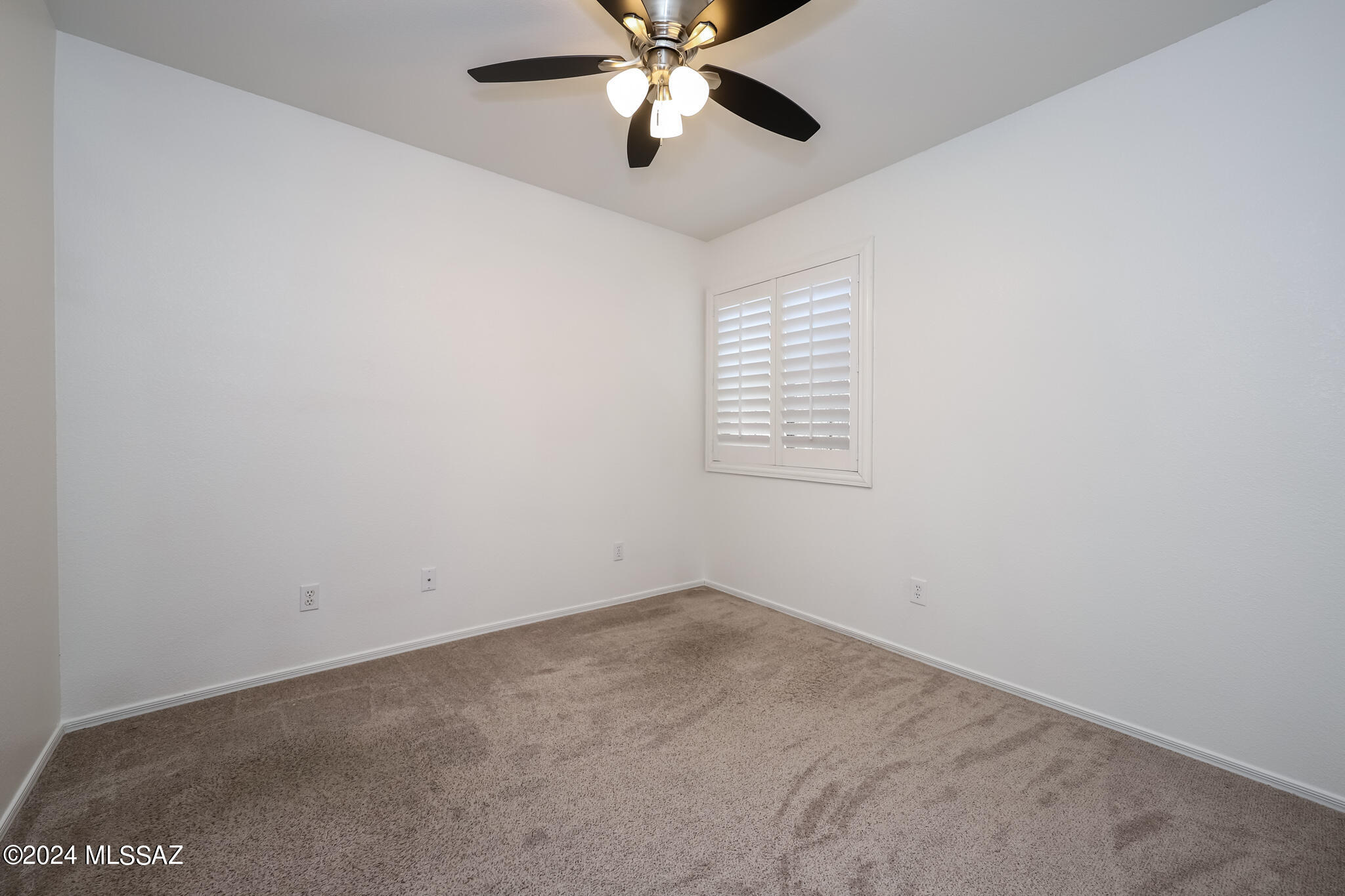 Hacienda Del Oro (1-879) - Residential Lease