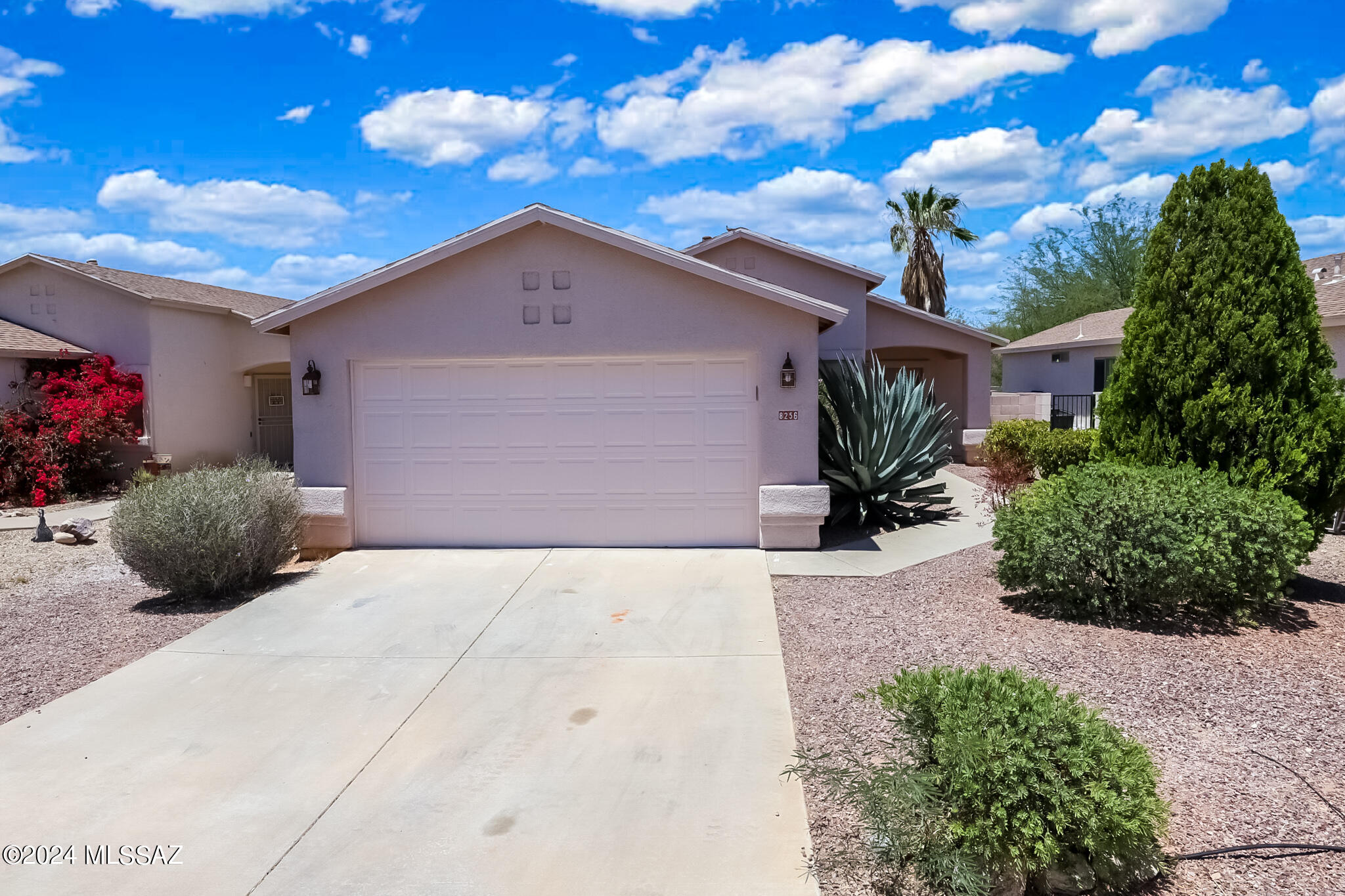 Hacienda Del Oro (1-879) - Residential Lease
