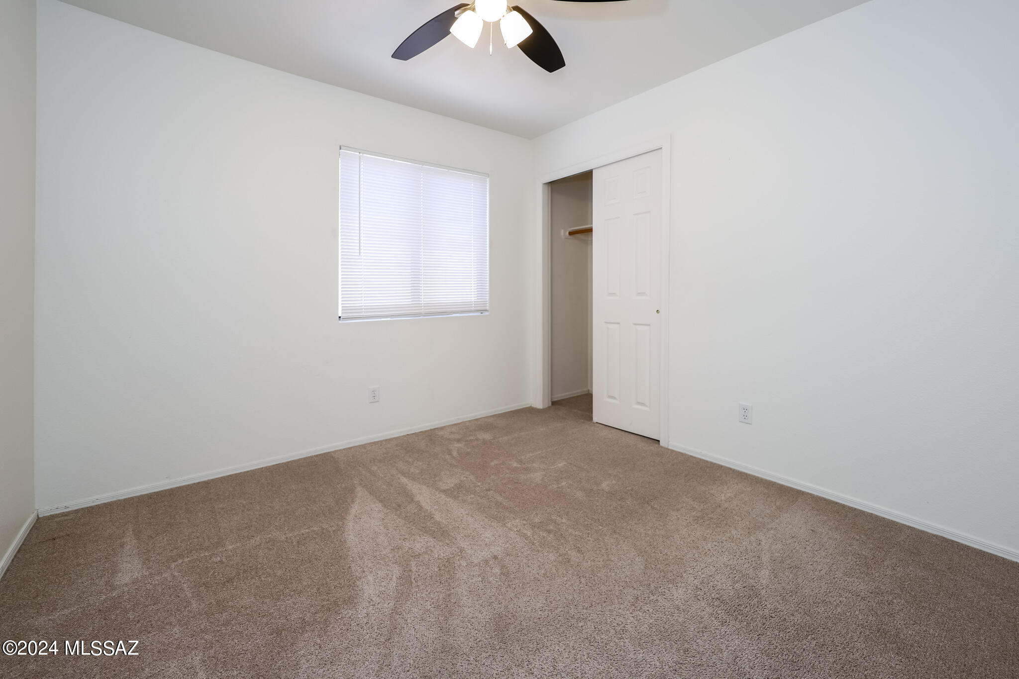 Hacienda Del Oro (1-879) - Residential Lease