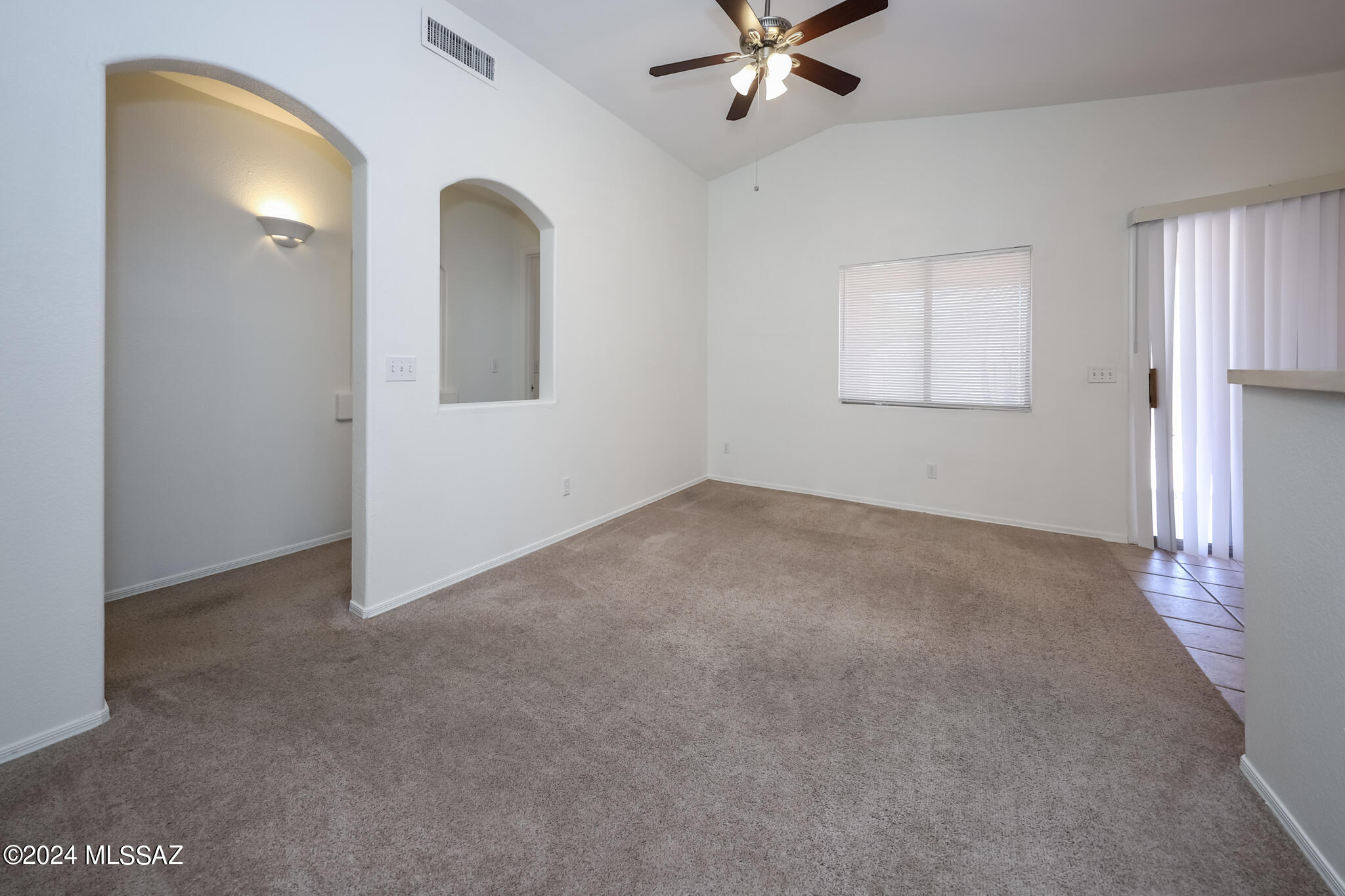 Hacienda Del Oro (1-879) - Residential Lease