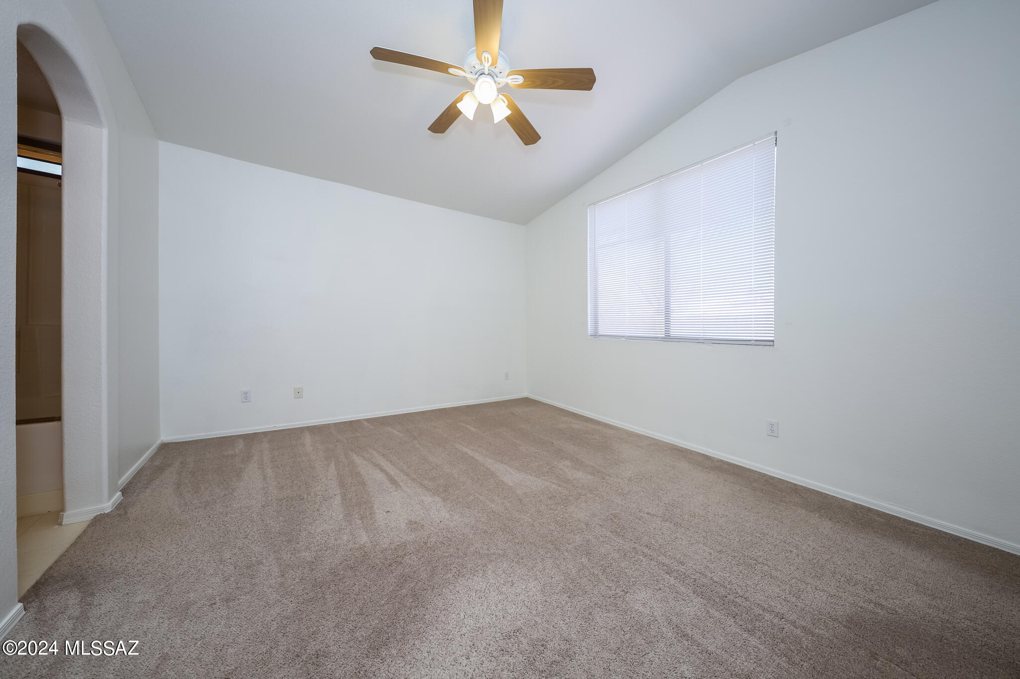 Hacienda Del Oro (1-879) - Residential Lease