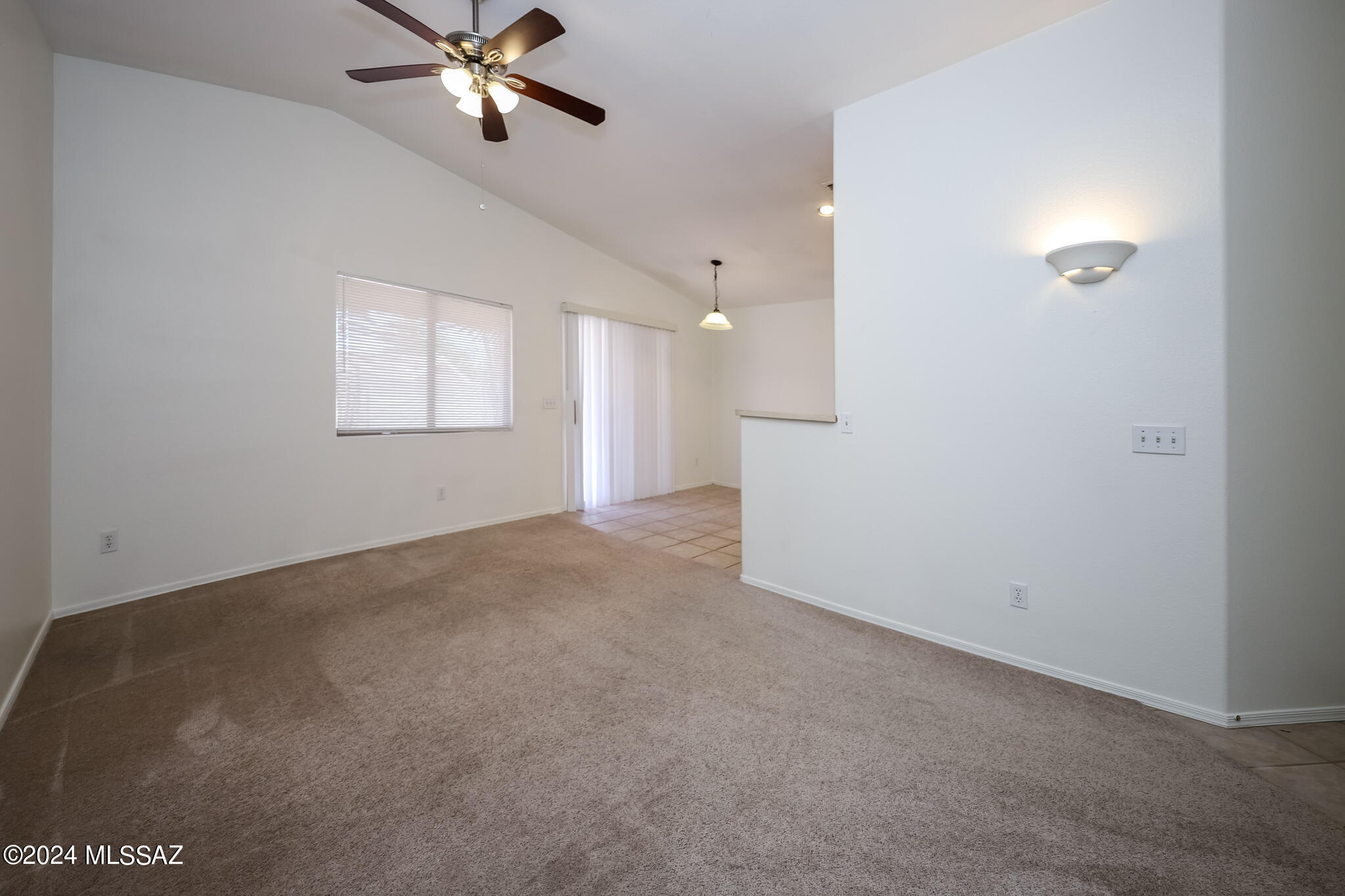 Hacienda Del Oro (1-879) - Residential Lease