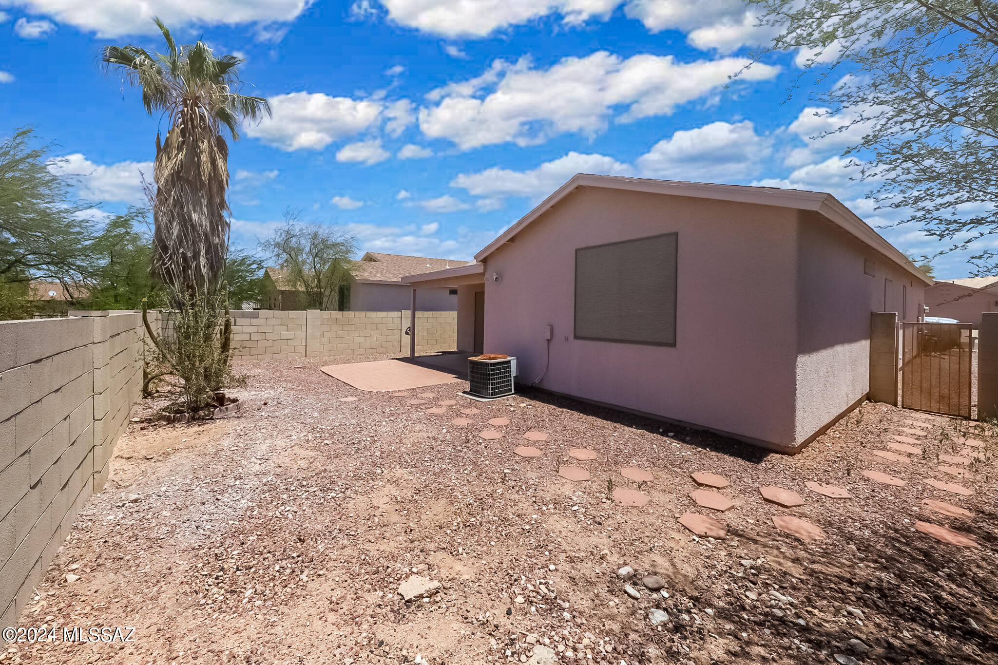Hacienda Del Oro (1-879) - Residential Lease