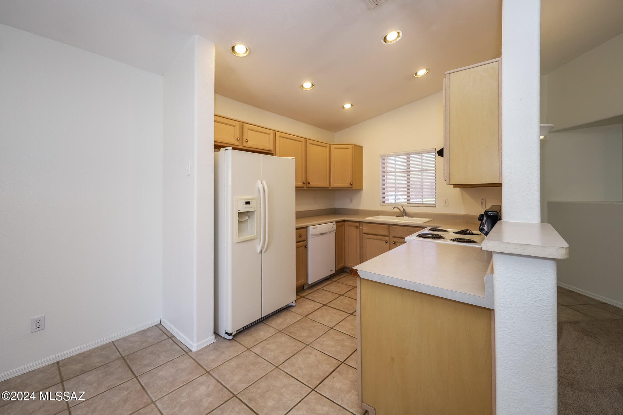 Hacienda Del Oro (1-879) - Residential Lease
