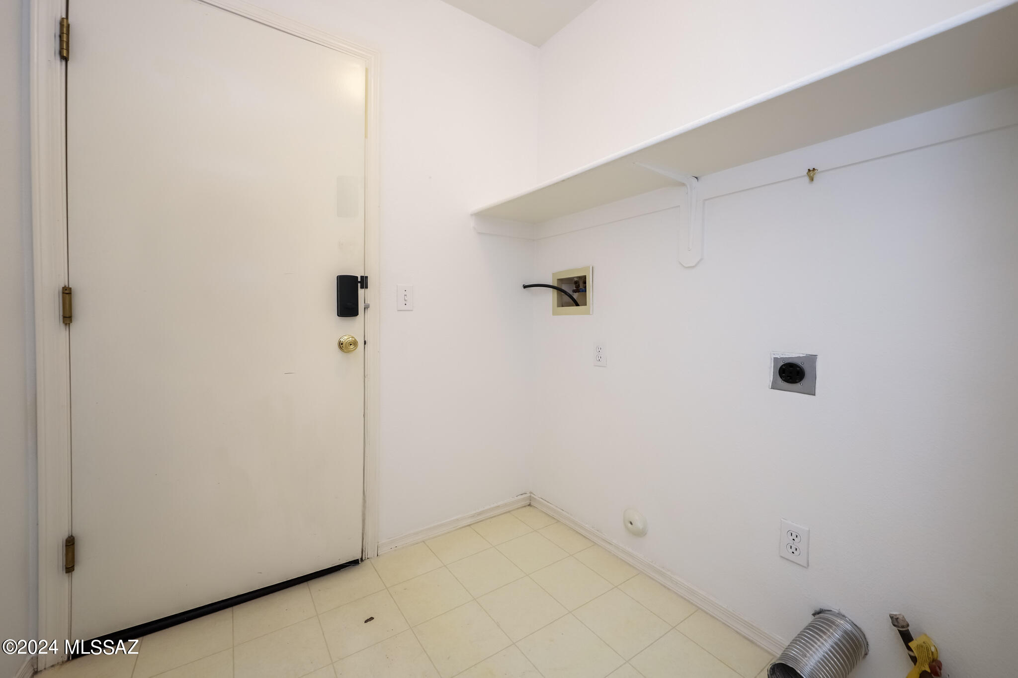 Hacienda Del Oro (1-879) - Residential Lease