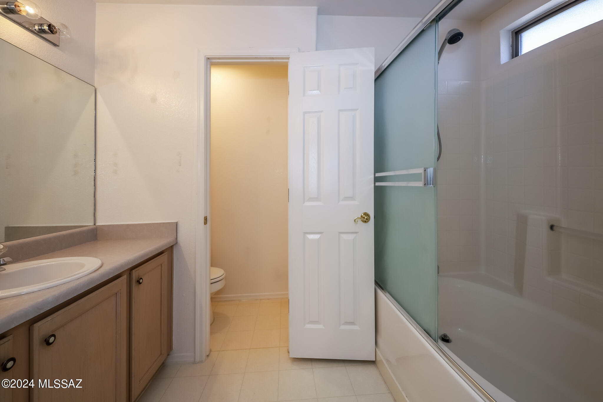 Hacienda Del Oro (1-879) - Residential Lease