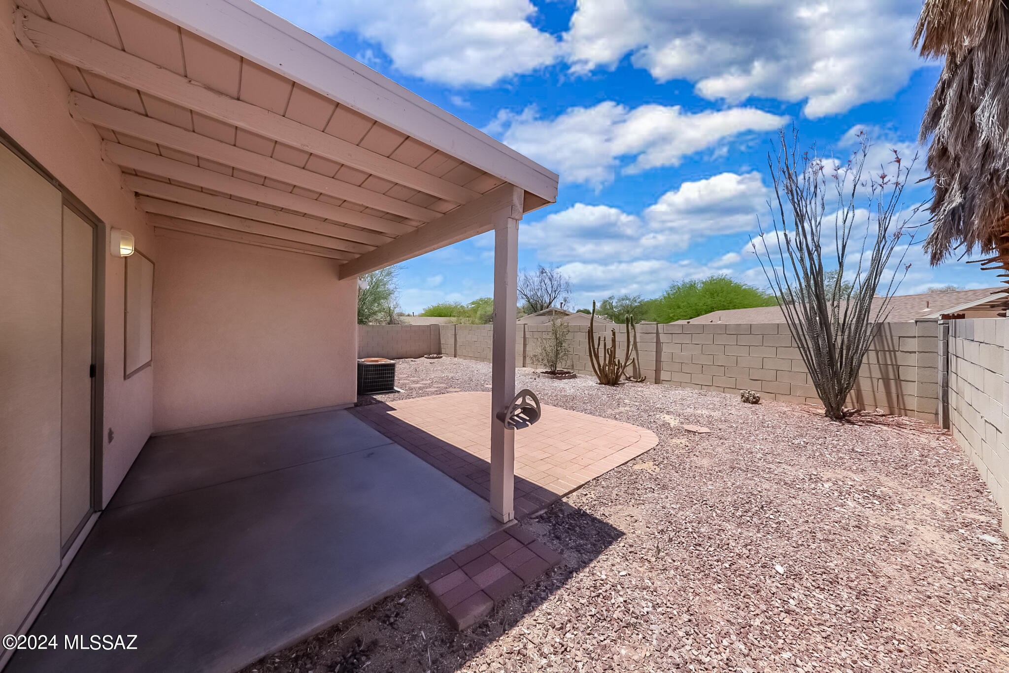 Hacienda Del Oro (1-879) - Residential Lease