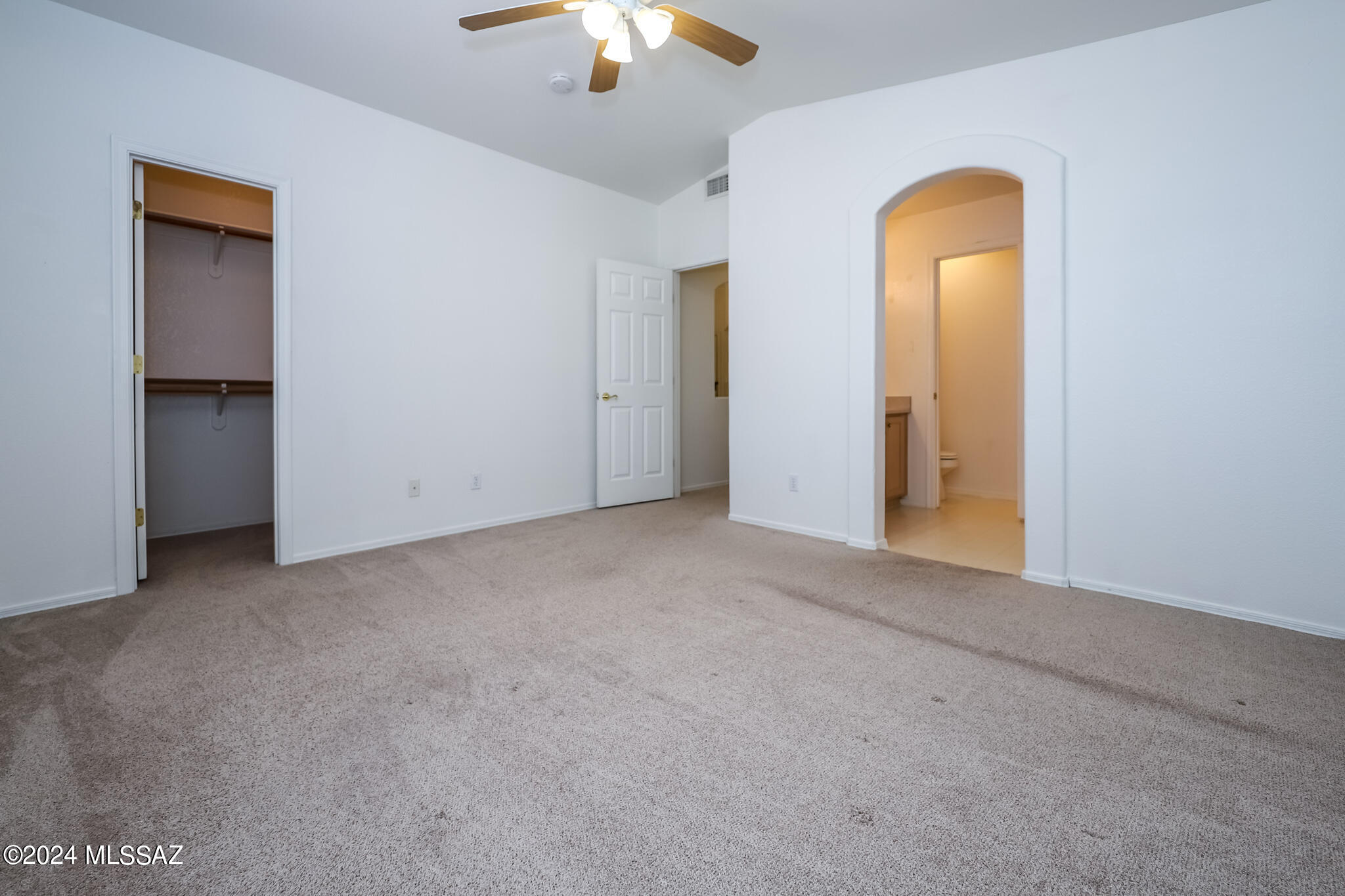 Hacienda Del Oro (1-879) - Residential Lease