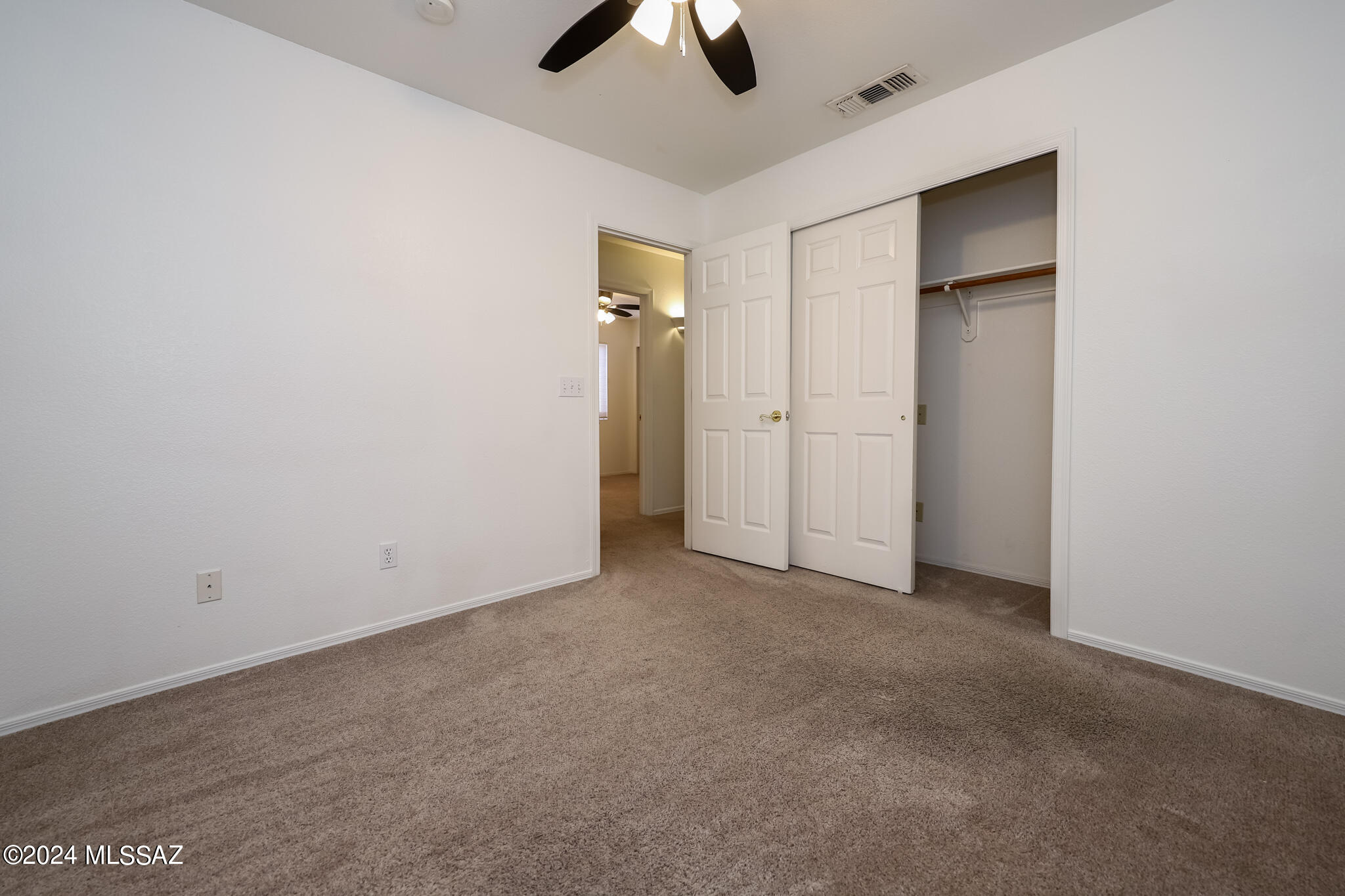 Hacienda Del Oro (1-879) - Residential Lease