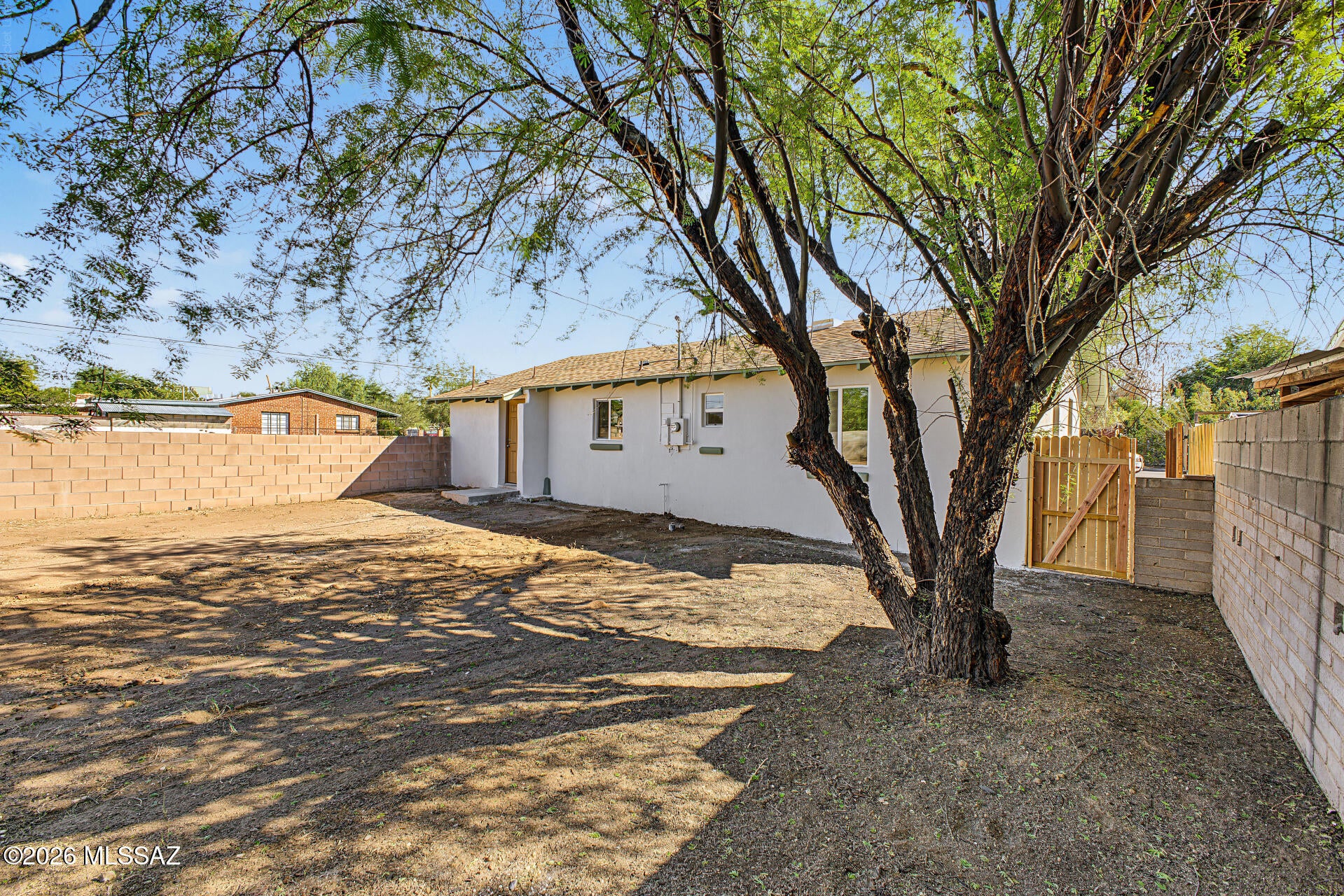 Country Club Manor - Residential