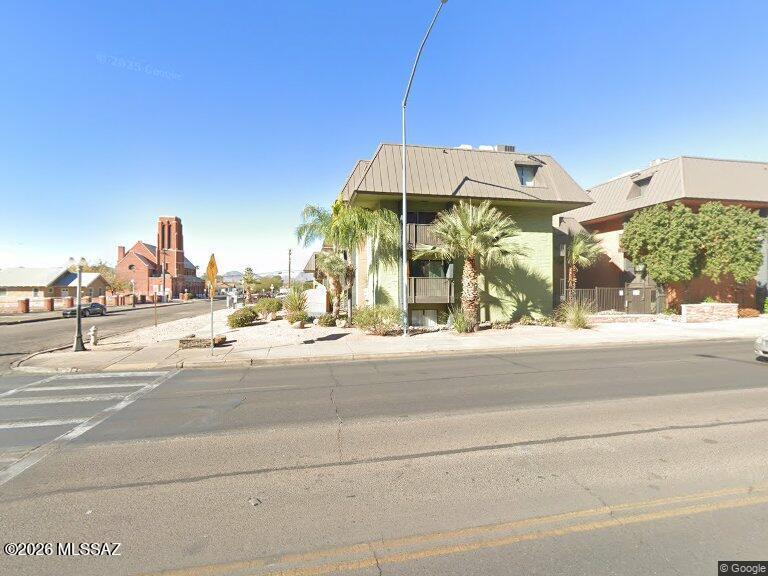 This 2 bedroom, 1.5 bath, corner condo is one block from UofA's main entrance. Condos are gated with onsite laundry, community Pool and Pool Table. Perfect for students. This unit is furnished. Its a short walk to Main Gate Square, shopping, entertainment and all that campus life has to offer.