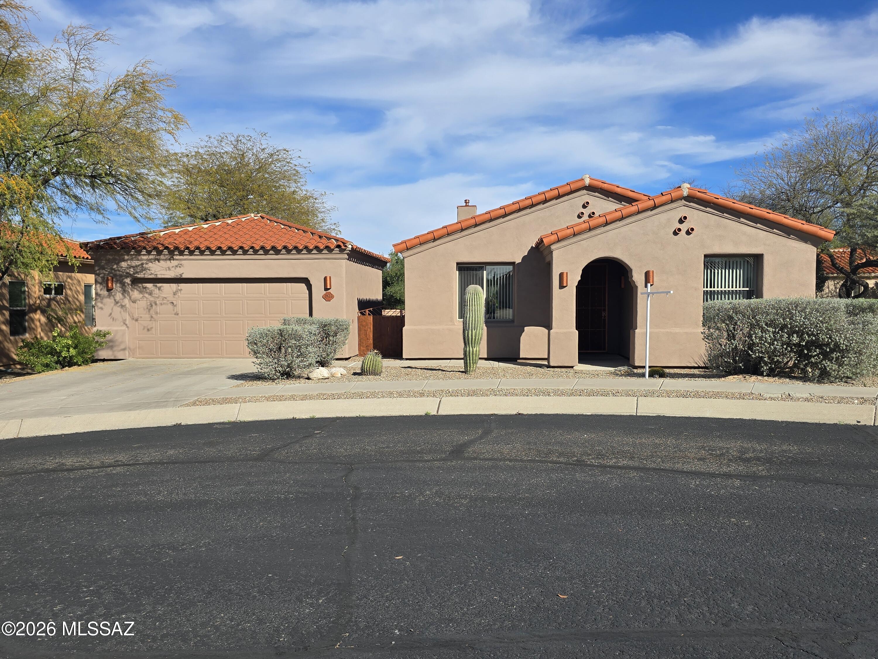 BEAUTIFUL MUST SEE HOME! Just down the street from Sabino Canyon Road and north of Udall Park.  In Vactor Ranch, a gated community with a pool, hut tub and club house.  This turn key home has new paint inside and out, new appliances and beautiful new flooring throughout. New SouthWest Gas Service. See the full list of all the 2025 upgrades at the home. 
Please use Chrissy Orr at Fidelity Title for Escrow, she has Preliminary Title work started.