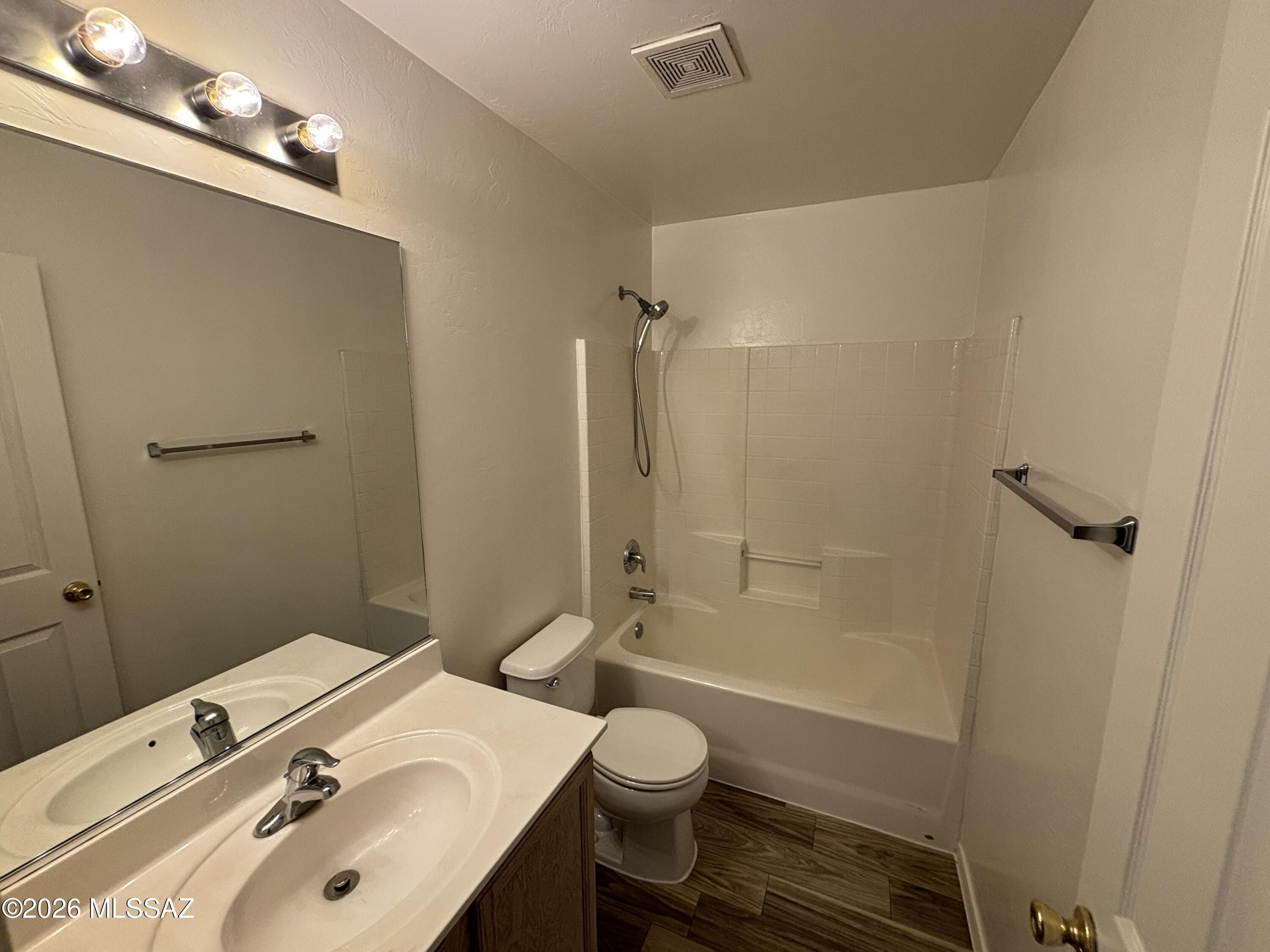Los Arroyos Del Este Resub - Residential Lease
