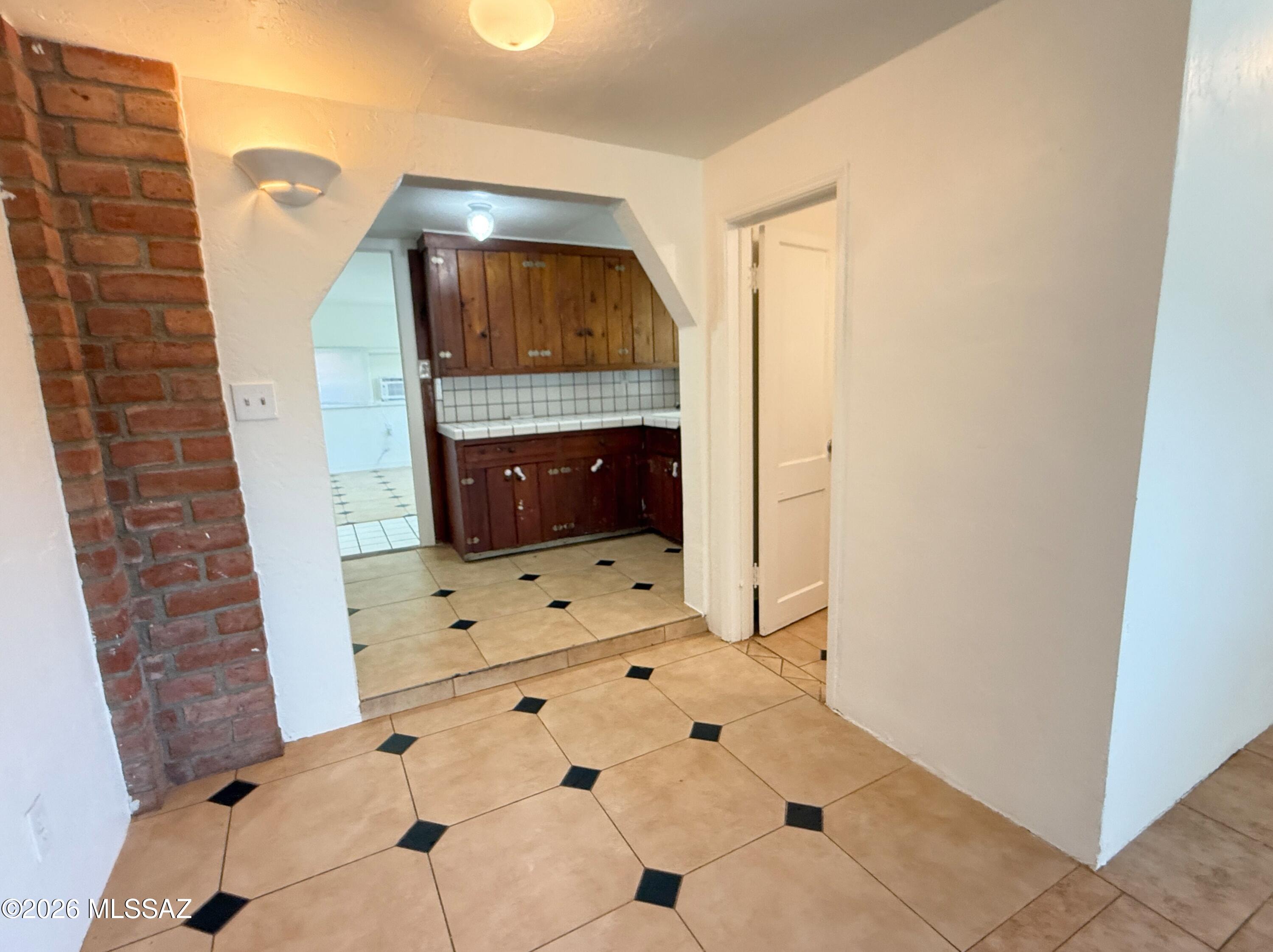 Miracle Mile Manor - Residential Lease