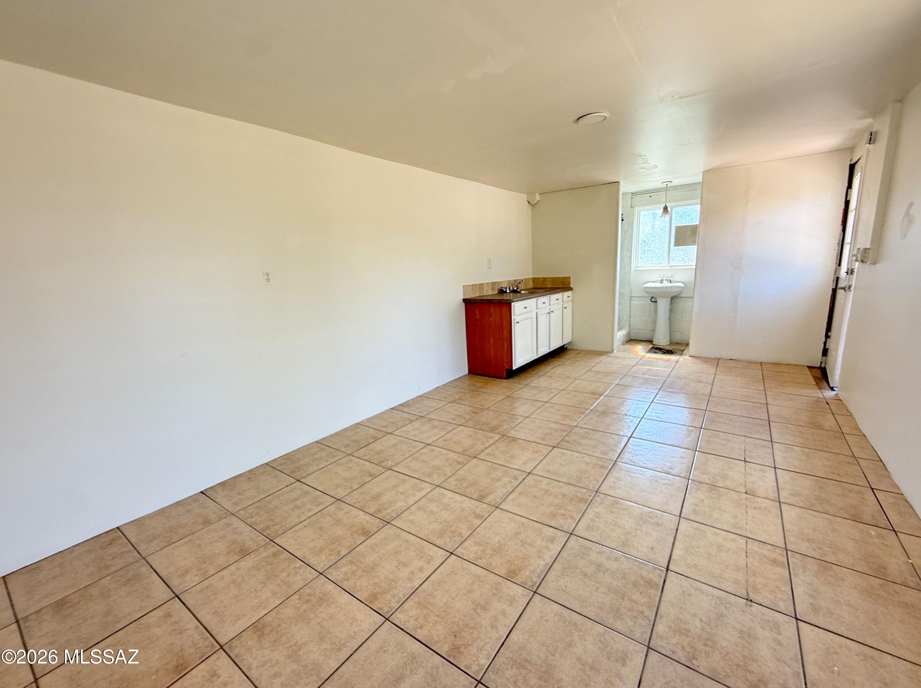 Miracle Mile Manor - Residential Lease