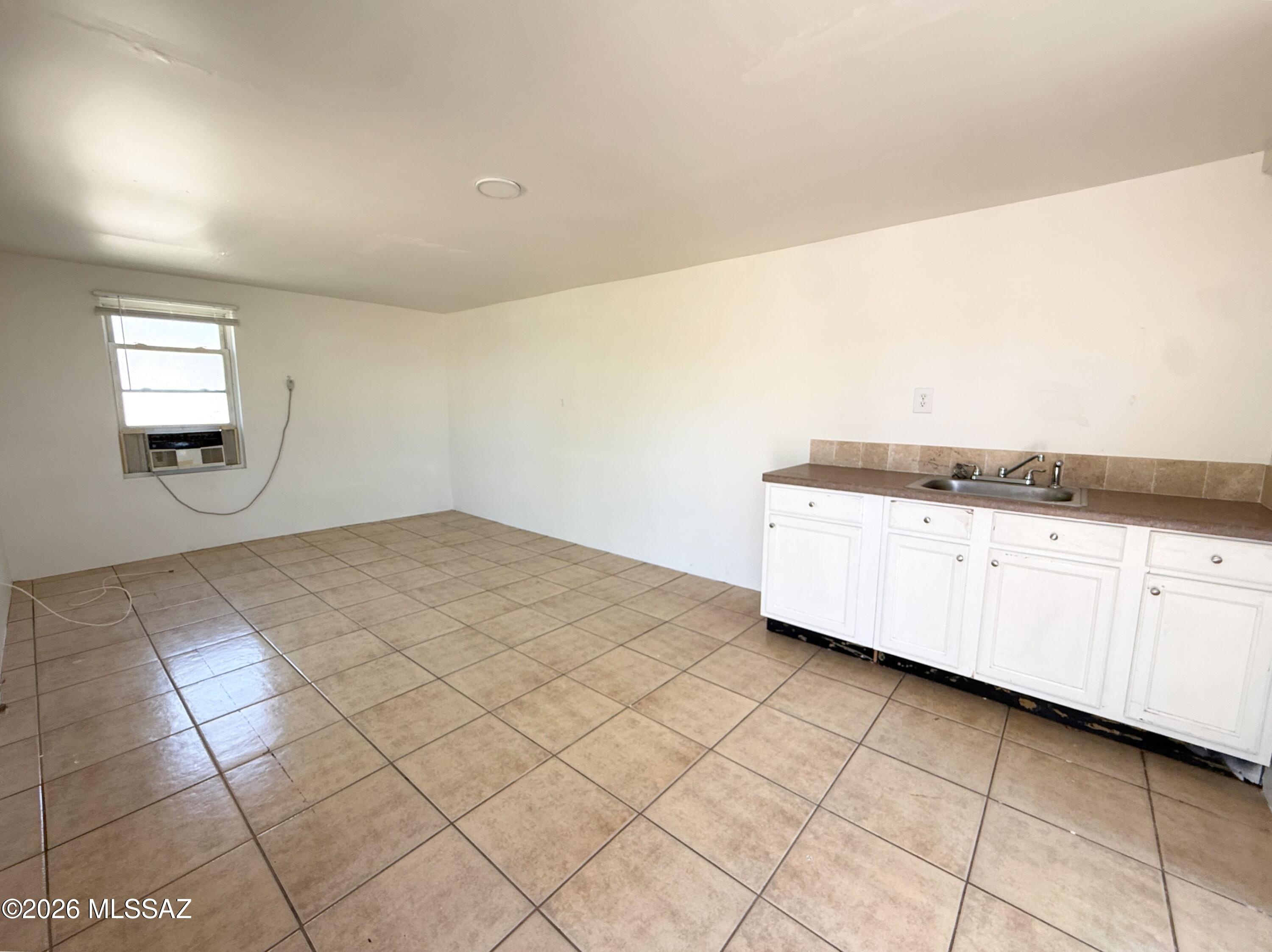Miracle Mile Manor - Residential Lease