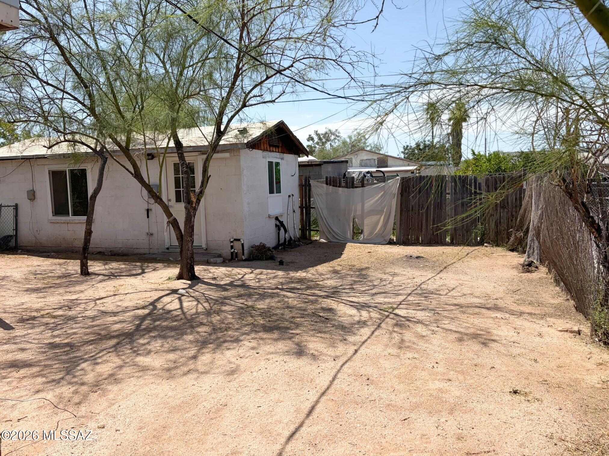 Miracle Mile Manor - Residential Lease