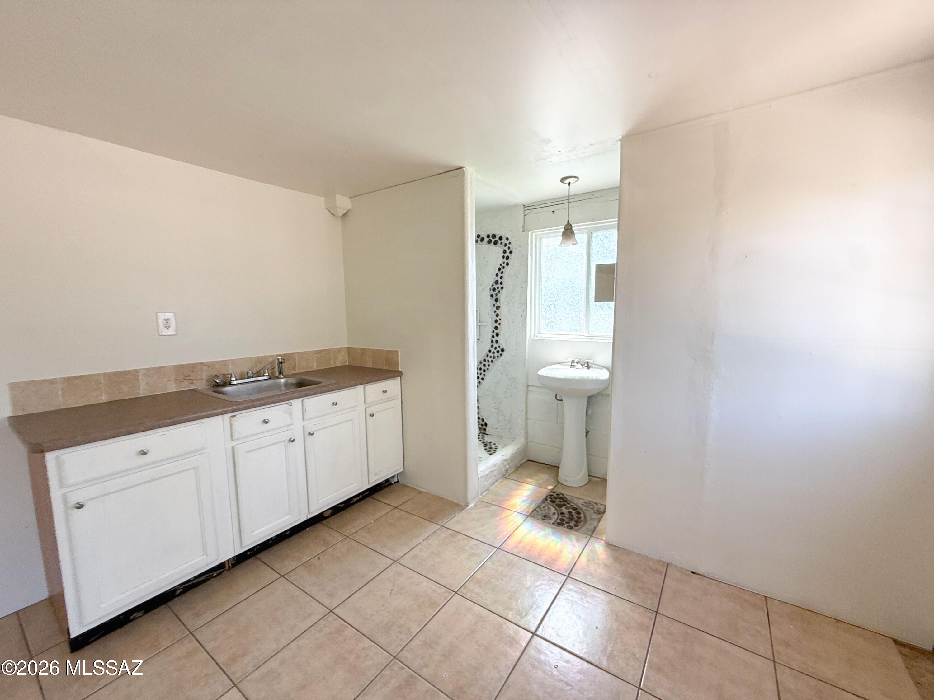 Miracle Mile Manor - Residential Lease