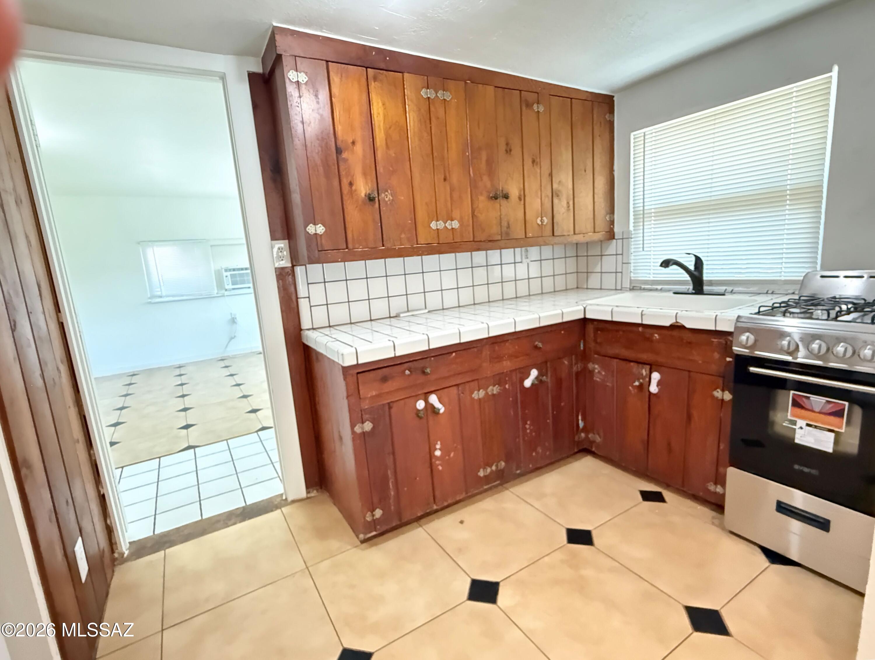 Miracle Mile Manor - Residential Lease