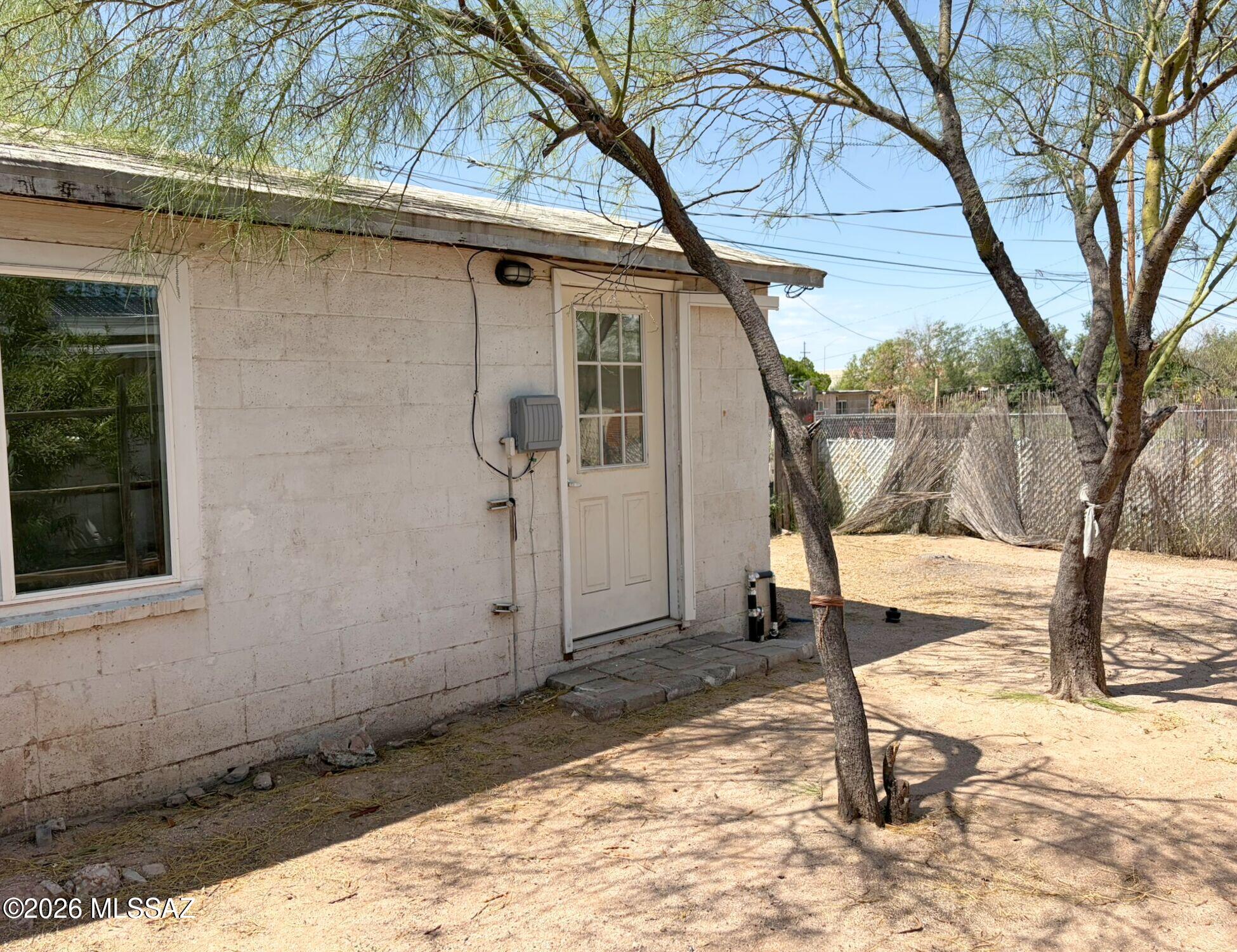 Miracle Mile Manor - Residential Lease
