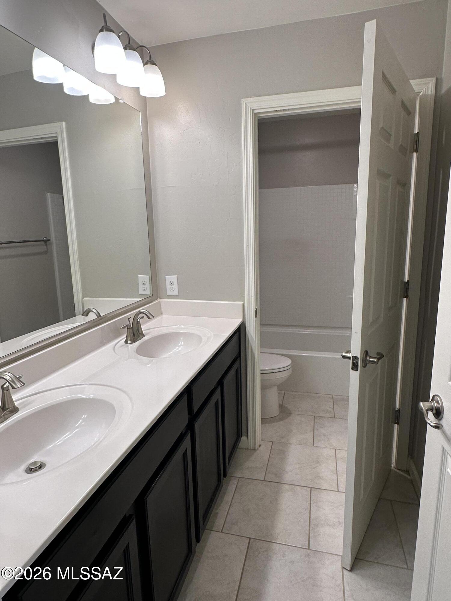 Vista Del Lago Norte SQ20140780198 - Residential