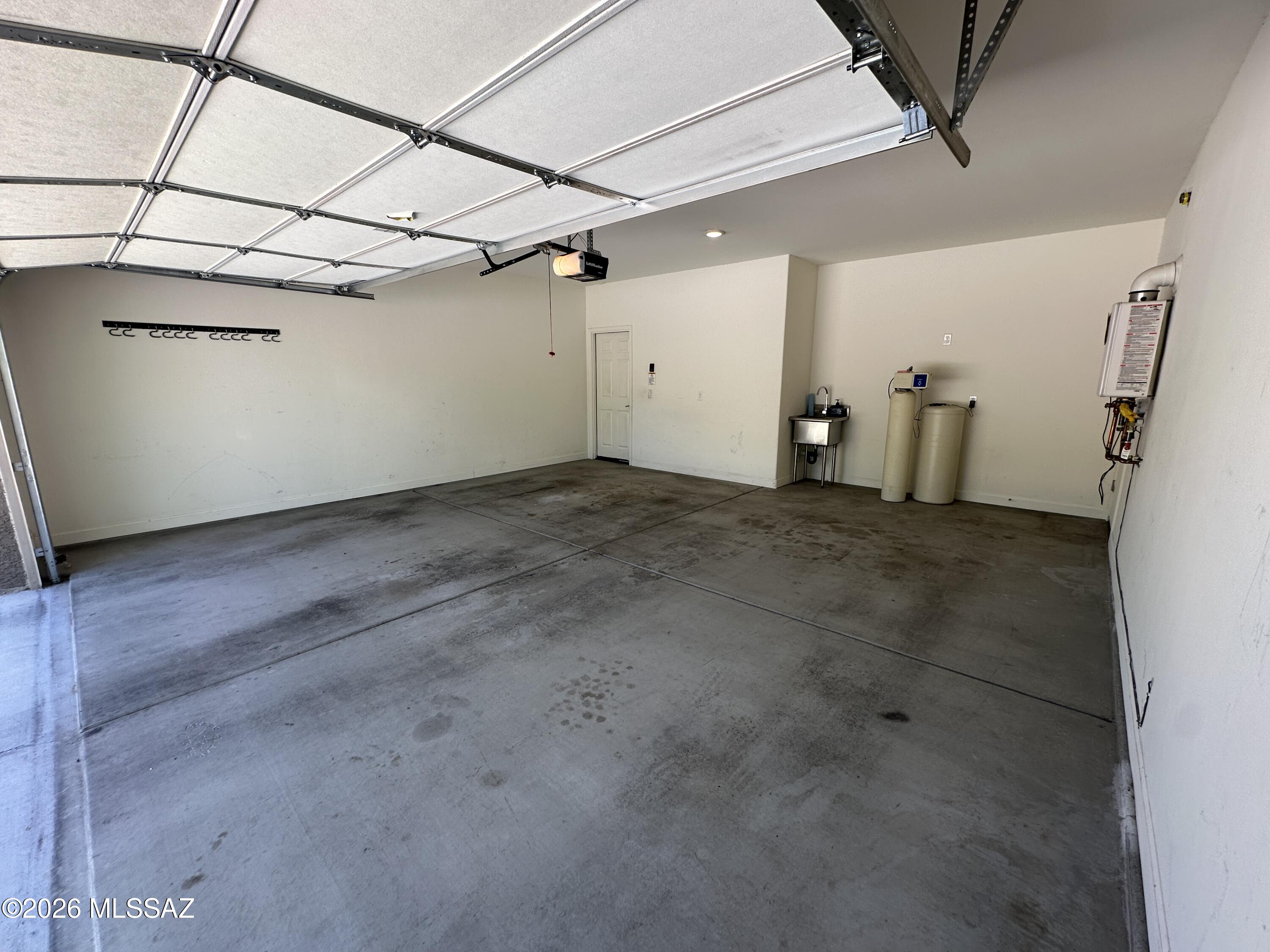 Vista Del Lago Norte SQ20140780198 - Residential