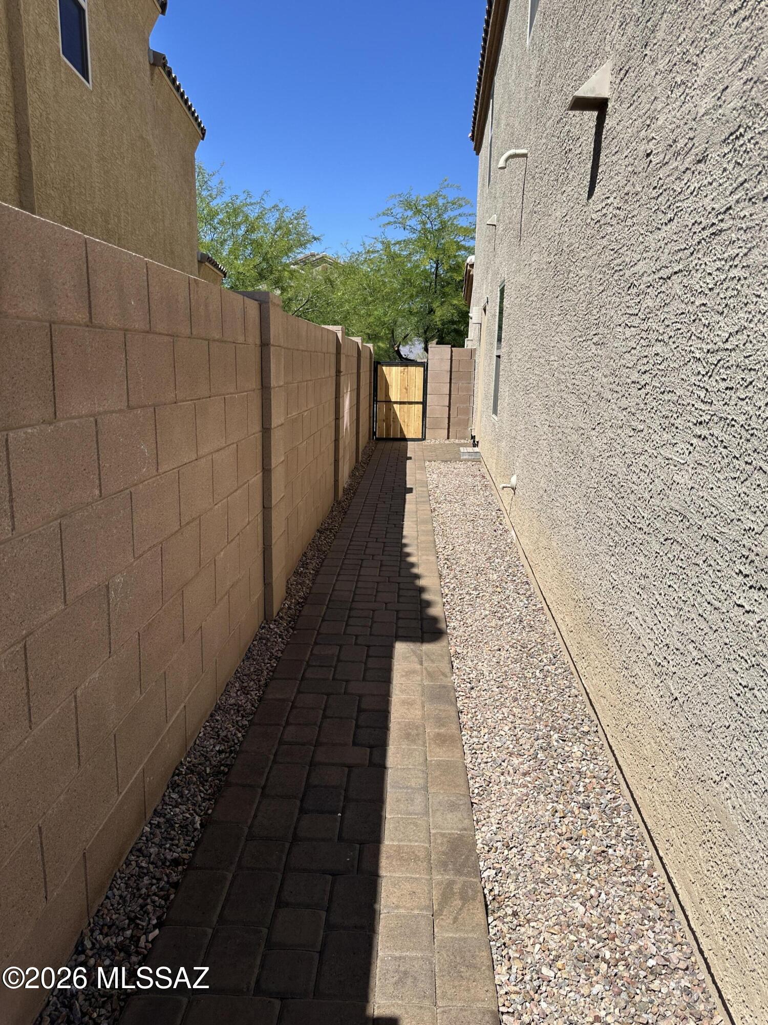 Vista Del Lago Norte SQ20140780198 - Residential