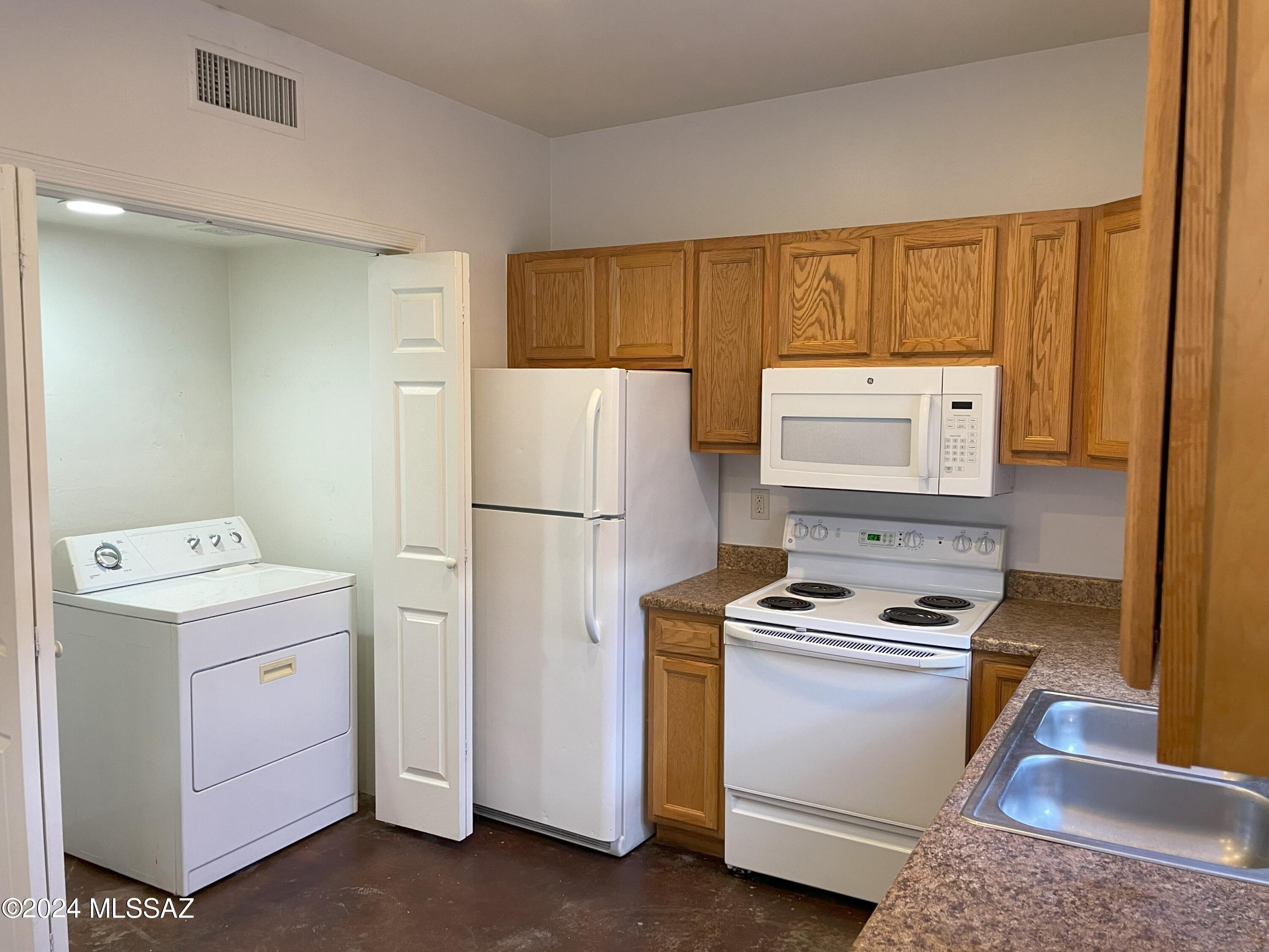 El Rio Park - Residential Lease
