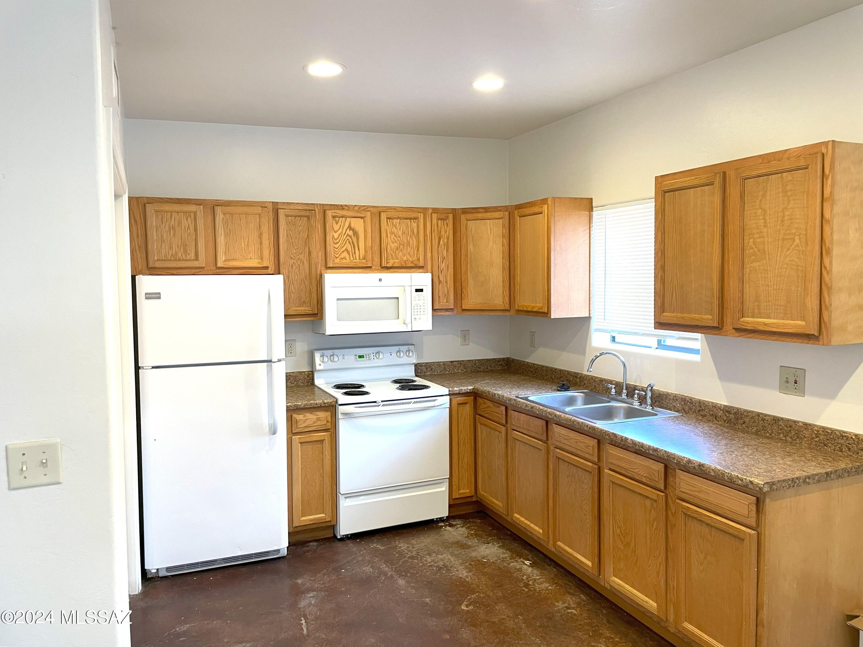 El Rio Park - Residential Lease