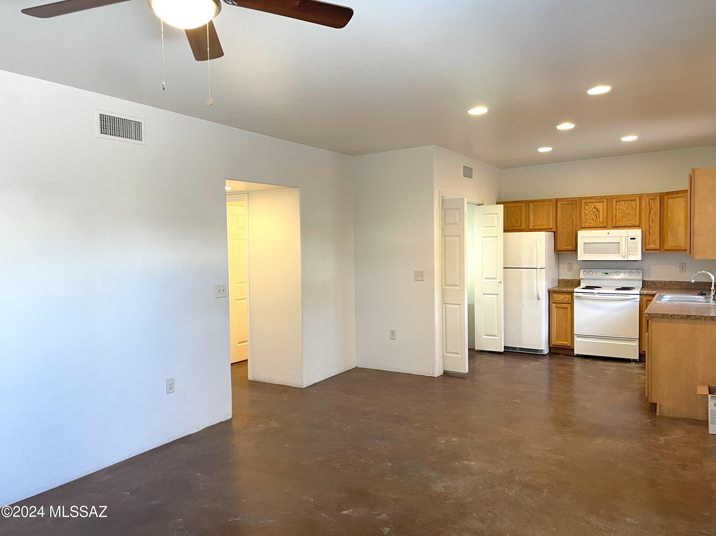 El Rio Park - Residential Lease