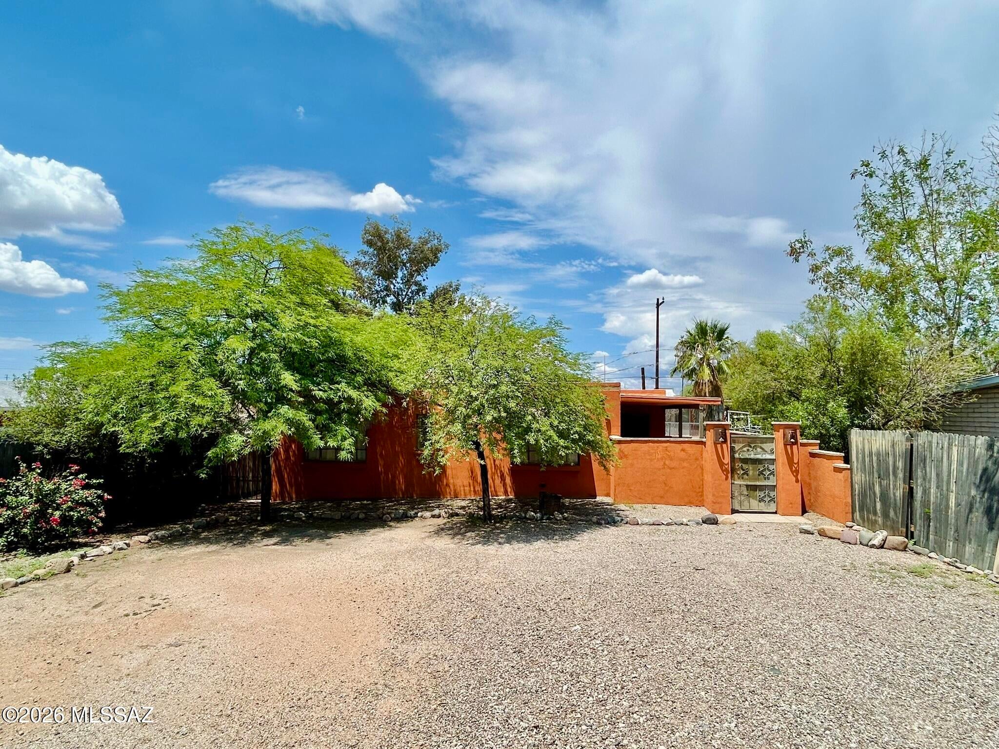 Miracle Mile Manor - Residential