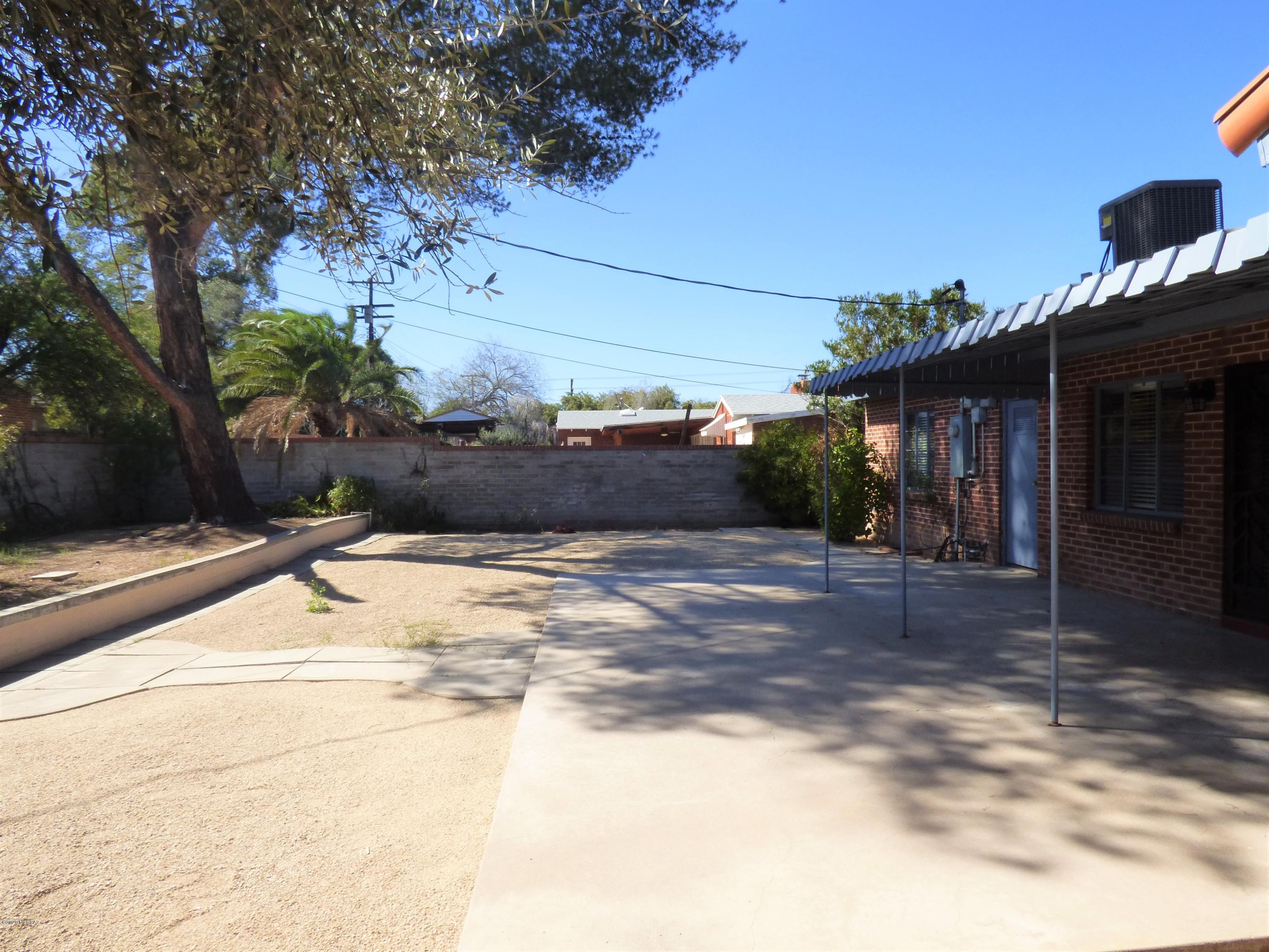 La Mirada (1-8) - Residential Lease