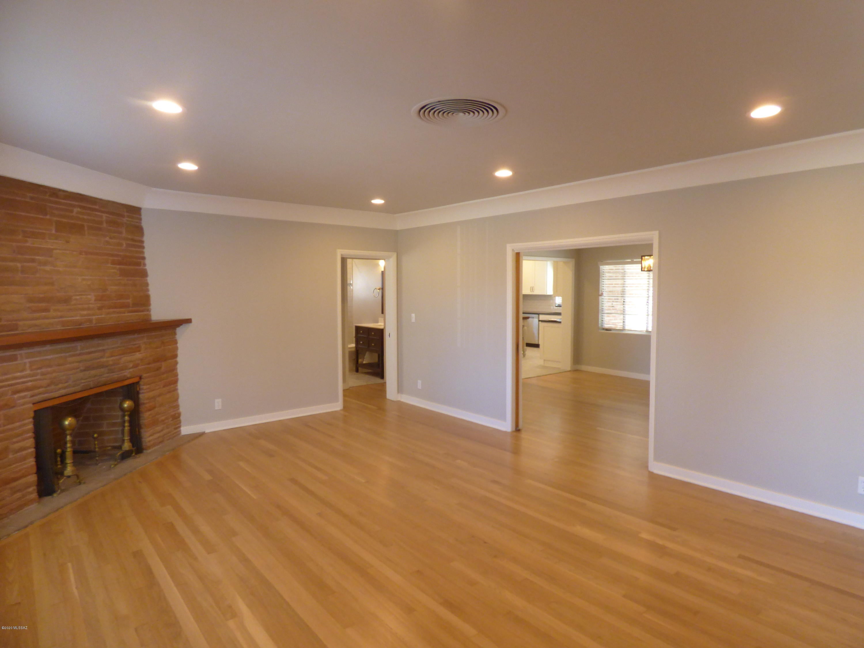 La Mirada (1-8) - Residential Lease