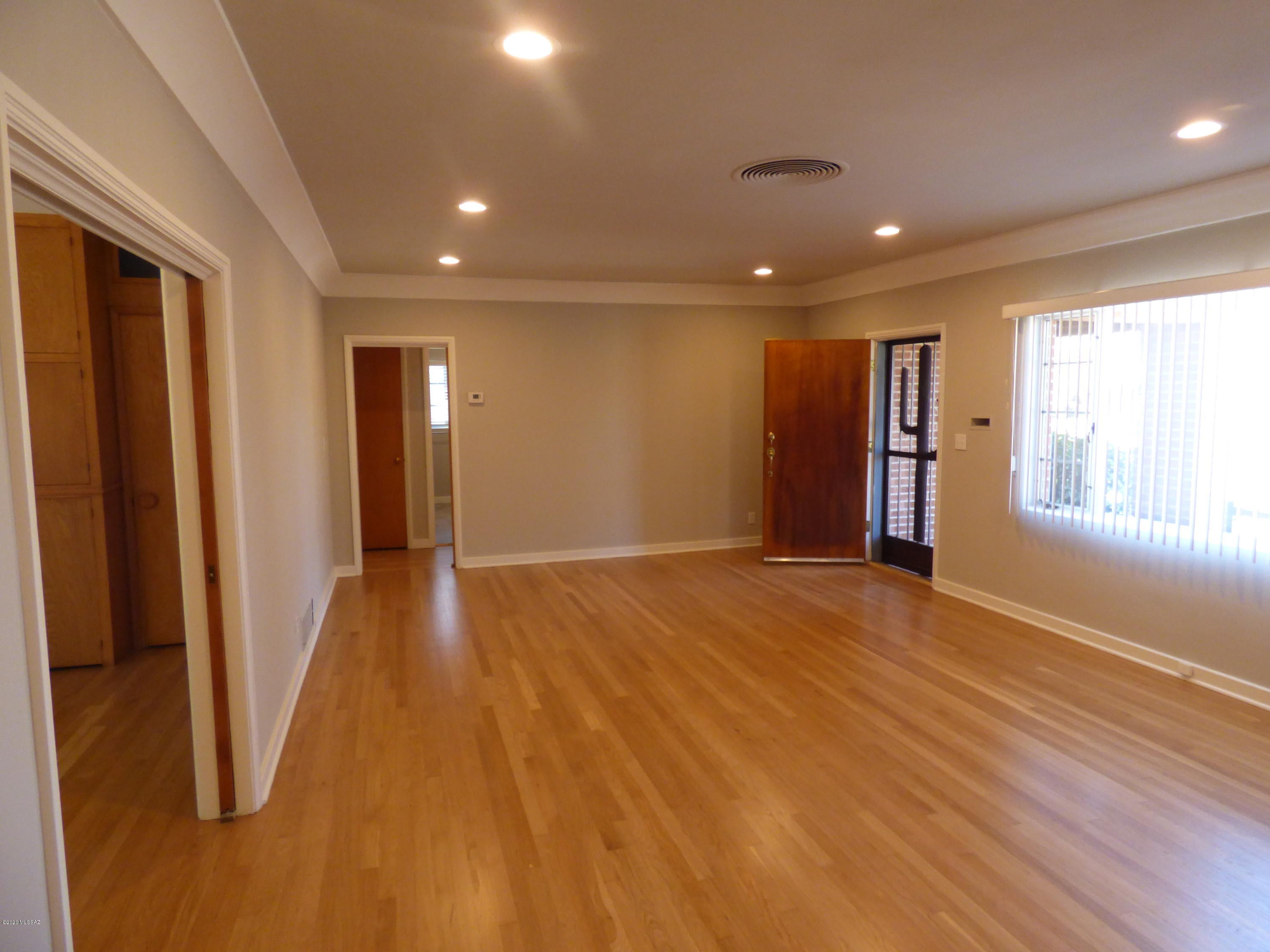 La Mirada (1-8) - Residential Lease
