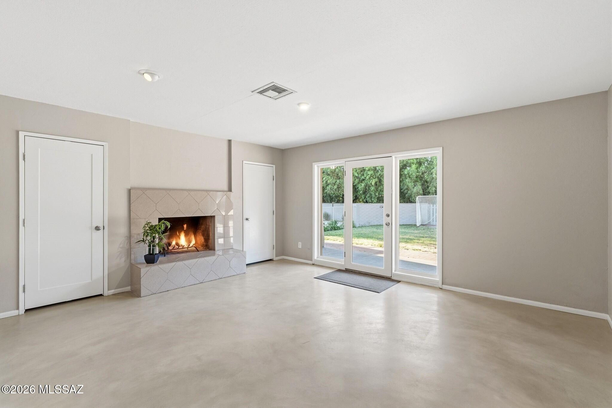 Country Club Estates NO. 2 (1-5) - Residential Lease