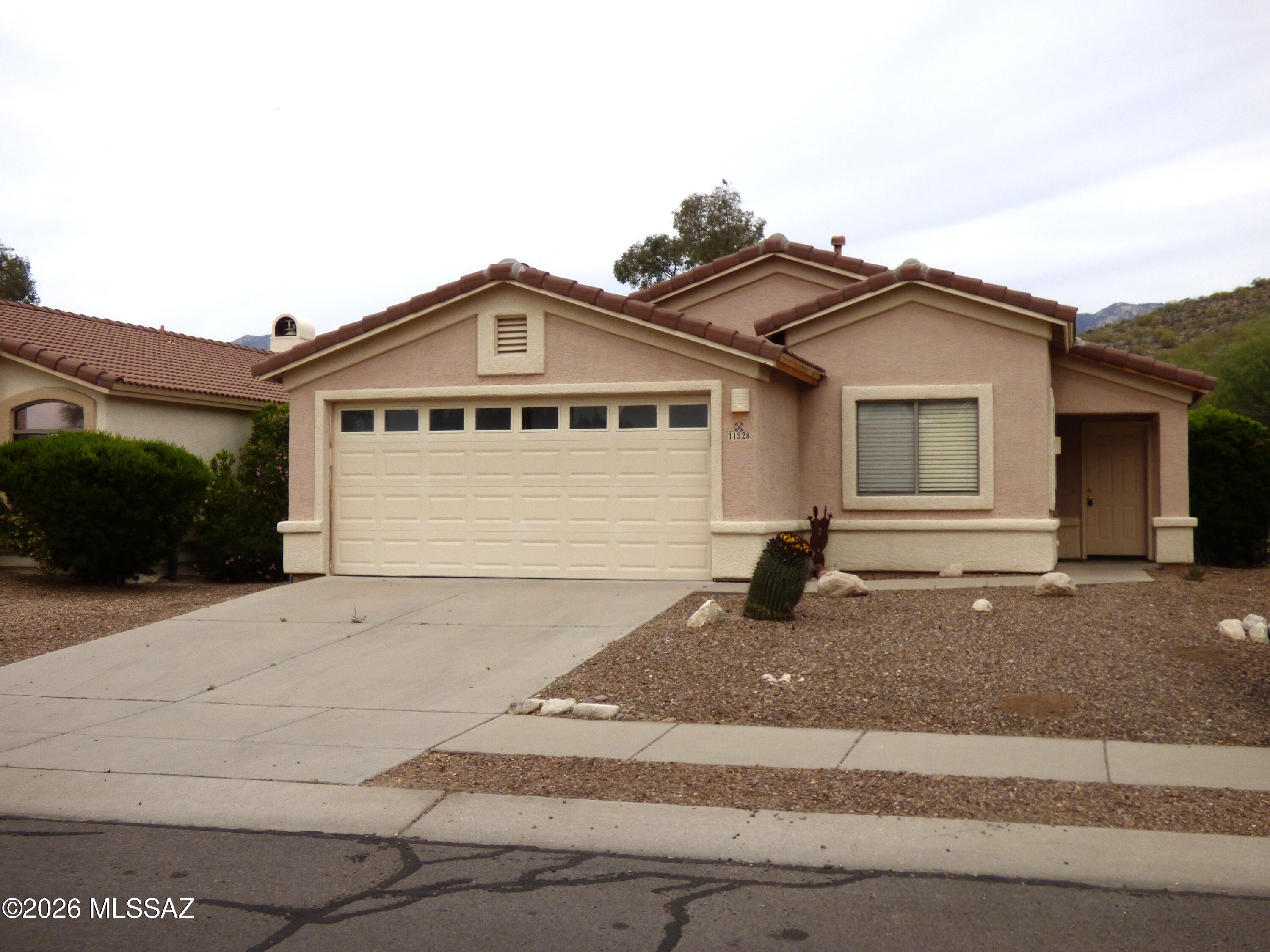THIS LOVELY ORO VALLEY 3 BEDROOM HOME IN RAMS CANYON NEIGHBORHOOD BACKS TO OPEN SPACE FACING THE CATALINA MOUNTAINS & PUSCH RIDGE. 
THE INTERIOR FEATURES TILE THROUGHOUT, GRANITE KITCHEN COUNTERS, STAINLESS STEEL APPLIANCES, UPDATED BATHROOMS AND GAS FIREPLACE. 
WITH NEARBY AMENITIES, HIKING AND BIKING, THIS HOME IS A GREAT FIND.
