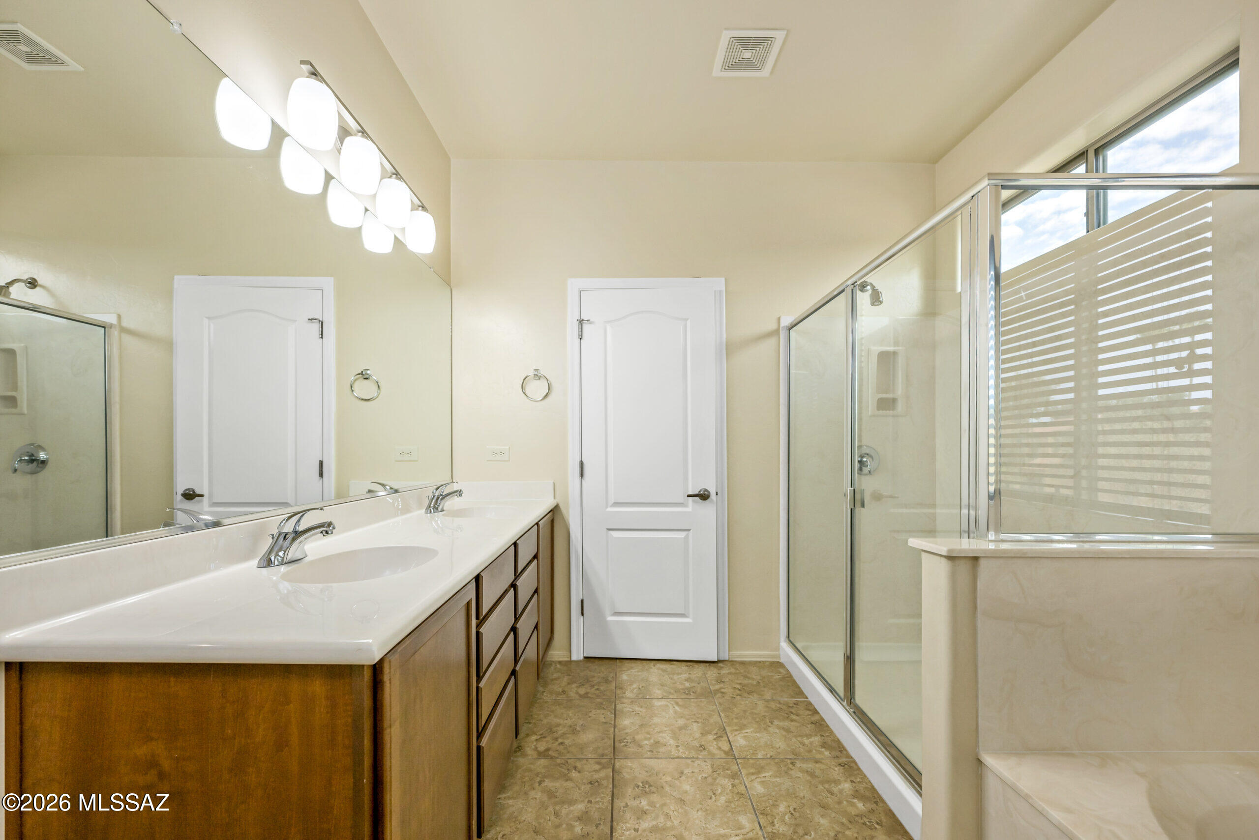 River Walk (1-140) - Residential Lease