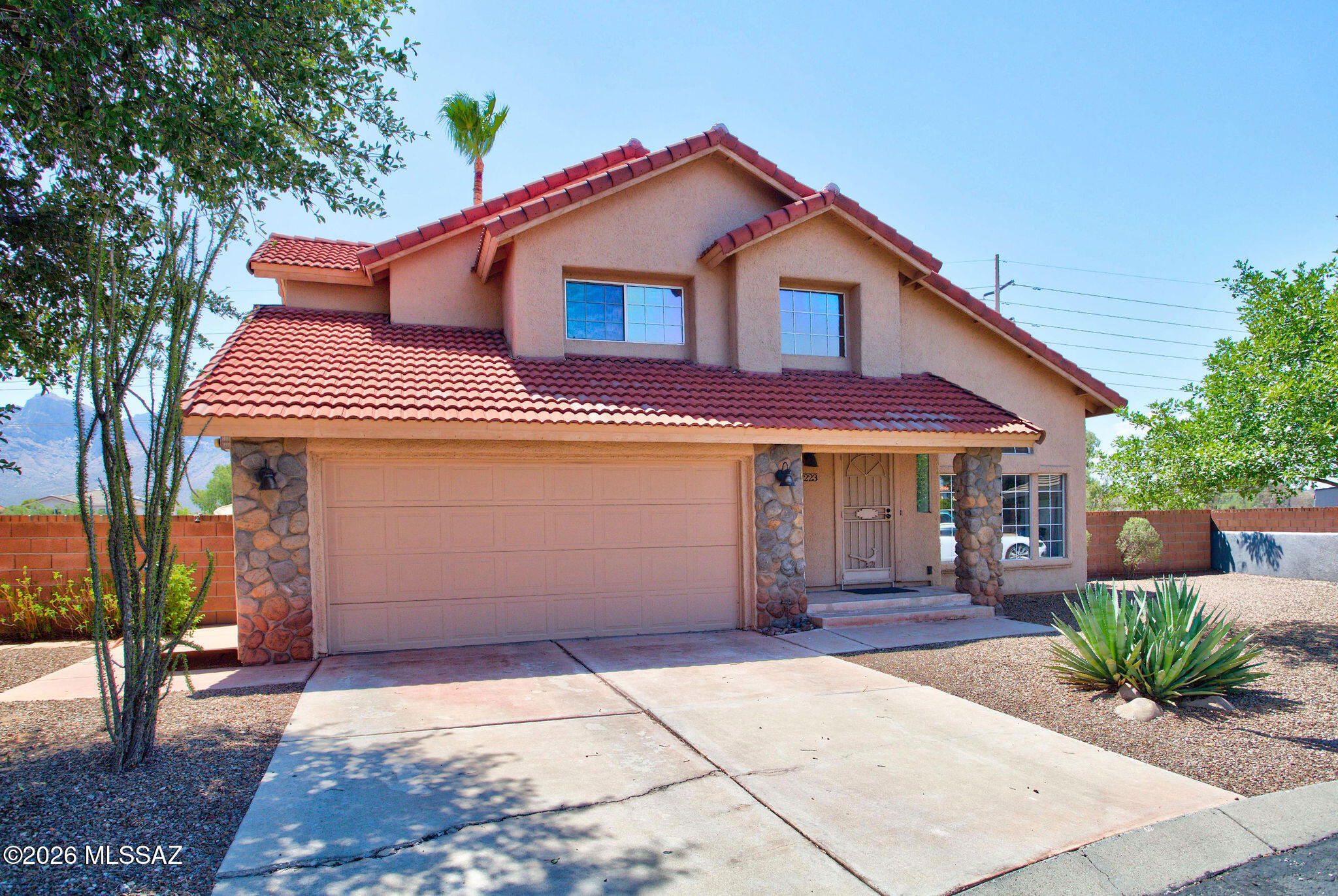 Views, Views, Views! One of the best lots in the subdivision with breathtaking Pusch Ridge Mountain views and no home behind. Located on a cul-de-sac in a desirable guard-gated golf course community, this home offers privacy, outstanding views, and a convenient Oro Valley location.
The popular floor plan features two separate living areas with soaring ceilings, a gas fireplace, tile flooring, new carpet, ceiling fans, window coverings, and freshly painted interior. The spacious primary suite includes a private balcony to enjoy the mountain views, dual sinks, a walk-in shower with tile surround and decorative accent band, and a large walk-in closet.
The kitchen offers Corian countertops, an undermount sink, bar seating for two, abundant cabinetry, and stainless steel appliances including refrigerator with water and ice dispenser, built-in microwave, gas range, and dishwasher.
Step outside to your private backyard featuring a pool and spa with a wrought iron enclosure, covered patio, extended brick paver patio, and a spacious yard. Additional features include a remodeled guest bathroom, 2-car garage, and attractive stone accents on the front pillars.
Enjoy easy access to shopping, restaurants, parks, walking and biking trails, top-rated schools, and the Oro Valley Community & Recreation Center with golf, tennis, pickleball, fitness facilities, and swimming. No Polybutylene