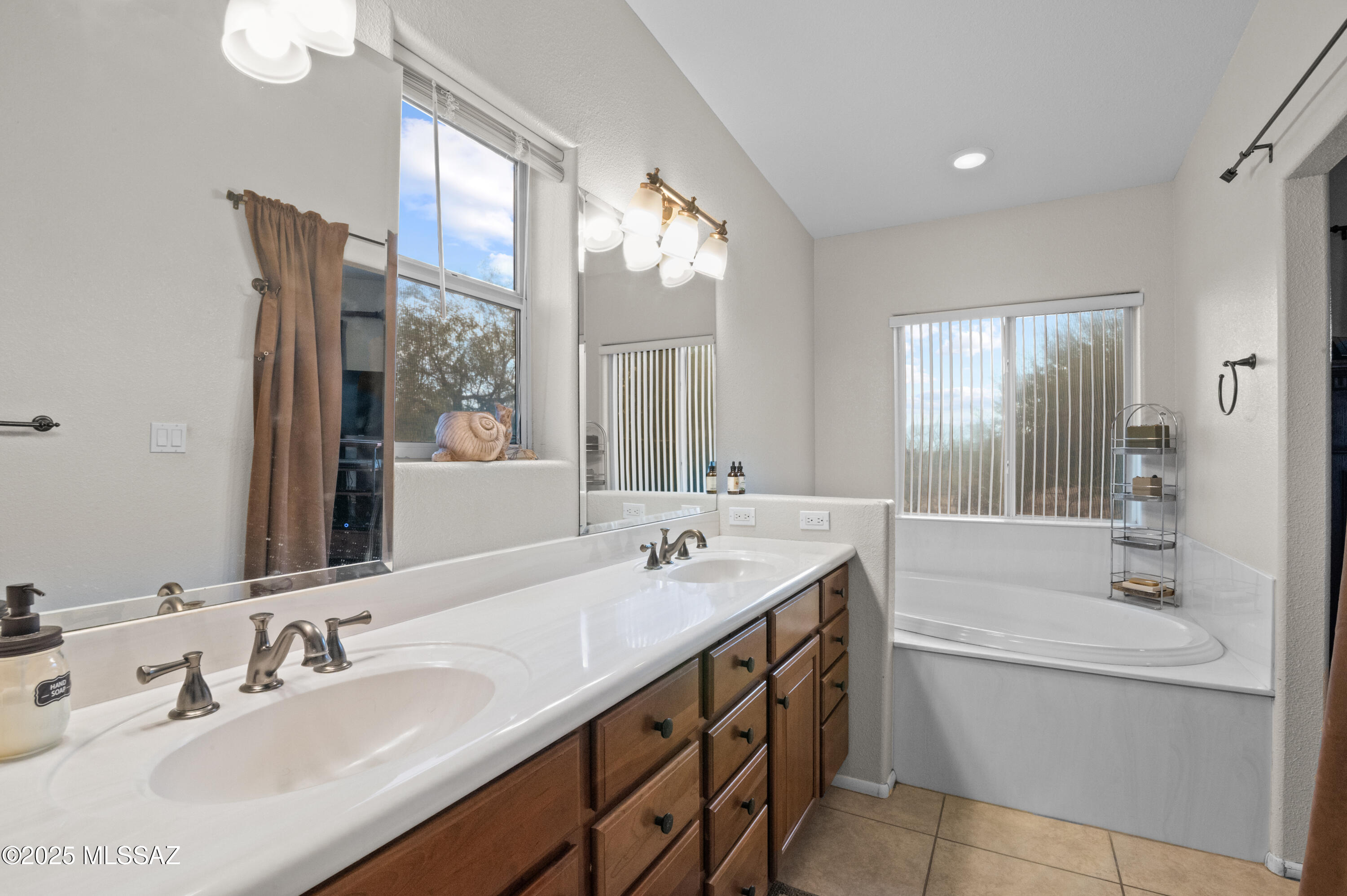 Casas Adobes Estates (541-618) - Residential