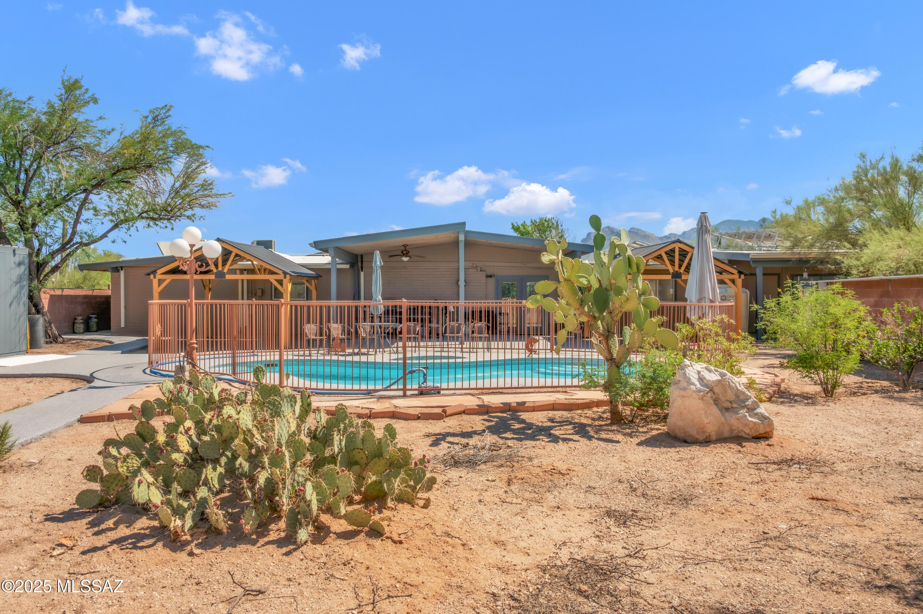Casas Adobes Estates (541-618) - Residential