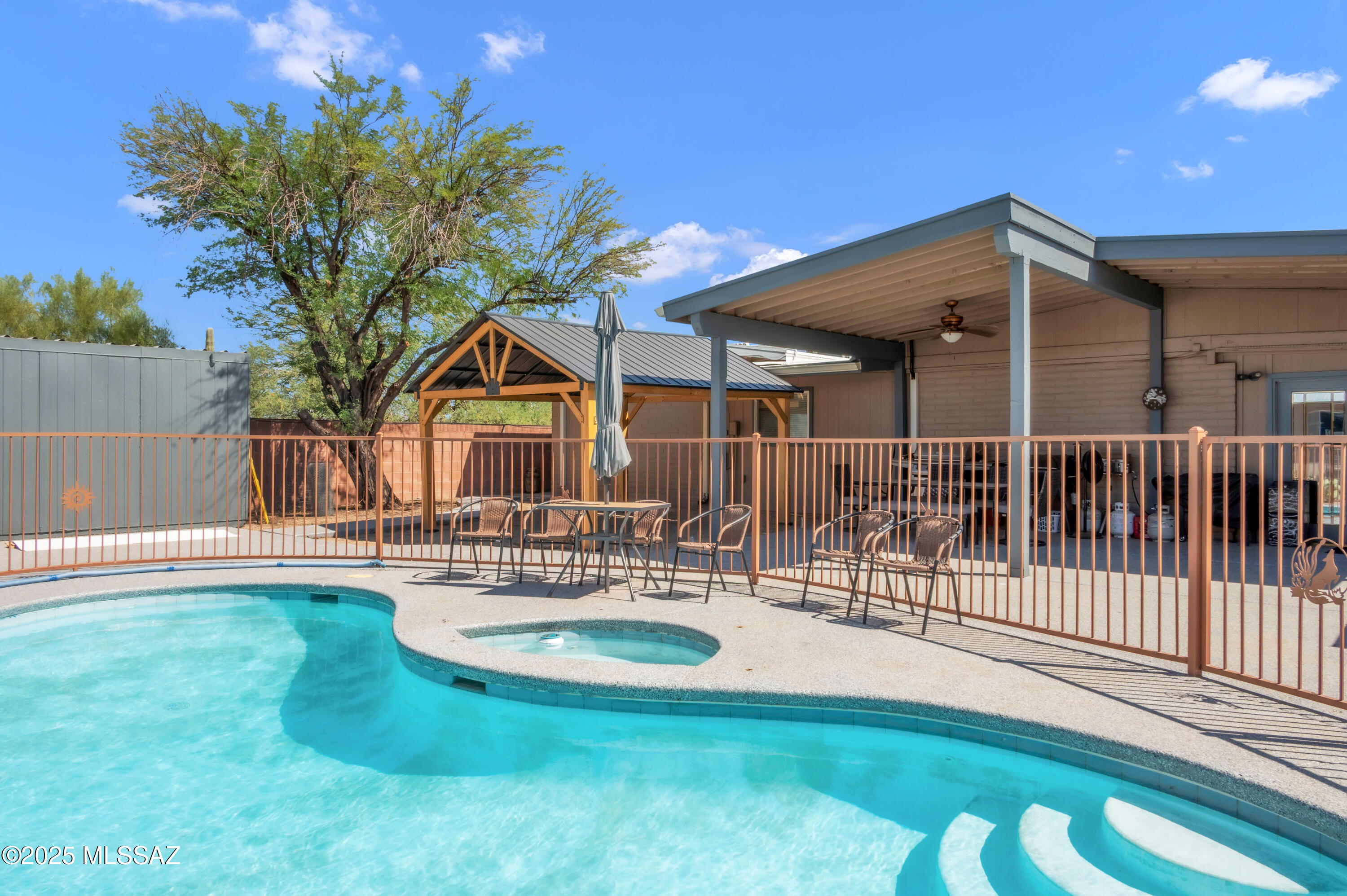 Casas Adobes Estates (541-618) - Residential