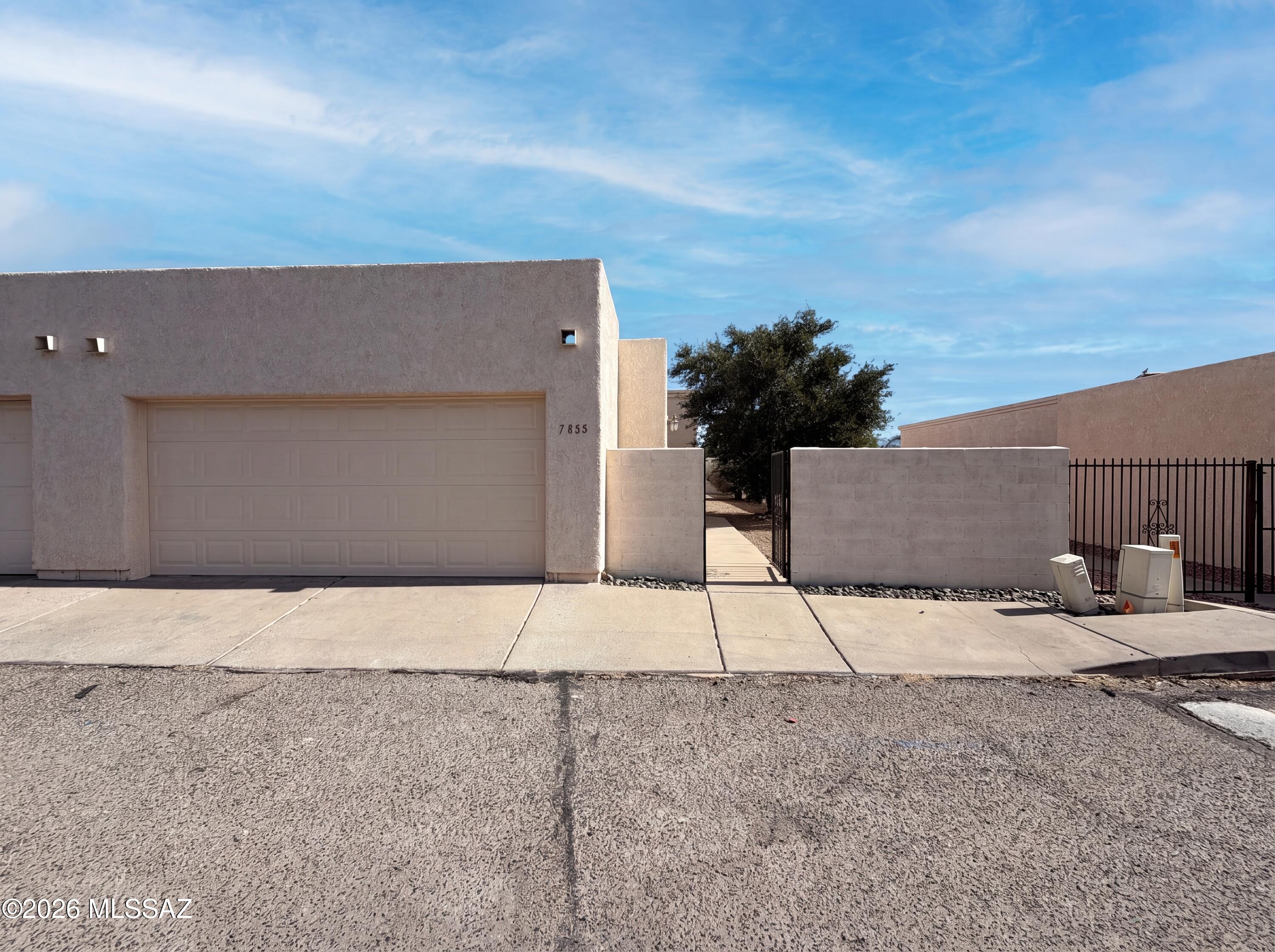 Le Mirador Twnhms (1-50) - Residential