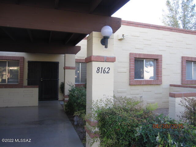 2 BR 2 BA Townhome in Cul de Sac on Northeast side. Quiet, well located and groomed Community close to all conveniences. Enclosed screened entrance with security door. Nice sized Living Room with Fireplace for cozy evenings. Open Kitchen has eating area. Spacious Master Suite with Walk in Shower, extra-large wall closet. Kitchen has all appliances with full-size Washer and Dryer. Tiled floors in Kitchen, and Baths. Carpeted Bedrooms. Plenty of extra space for storage. Outside storage space as well. Sliding glass doors to small walled back patio. Within steps of Community Pool and Ramada. Great location at Pantano and Wrightstown.