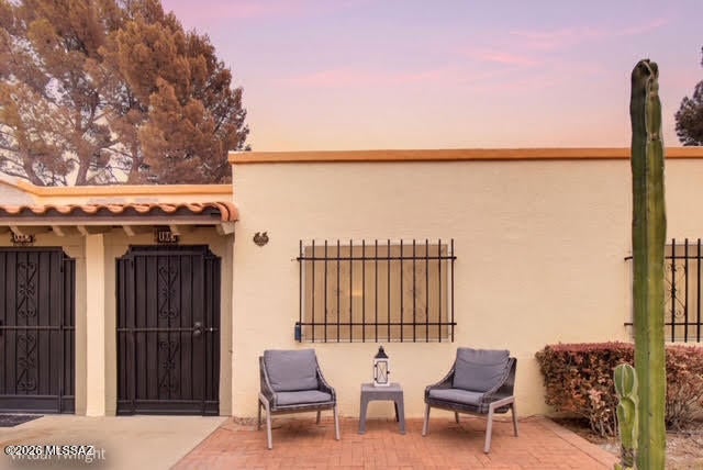 This is a charming Green Valley Townhome in a desirable 55+ community that is close to GVR facilities and shopping. This townhome offers comfortable low maintenance living in the heart of Green Valley. Enjoy a bright living area, functional kitchen, a comfortable bedroom and washer & dryer. You will enjoy a quiet outdoor space and private patio area to relax and watch the Arizona sunsets. This townhome has some unique features with built-in book case in living area, built-in desk in the primary and an updated shower.. Whether you're looking for a full-time residence, seasonal retreat, or an investment property, this townhome offers an excellent opportunity to enjoy the relaxed Green Valley lifestyle. The low HOA fee's, close to golfing and standout features make this the home to see