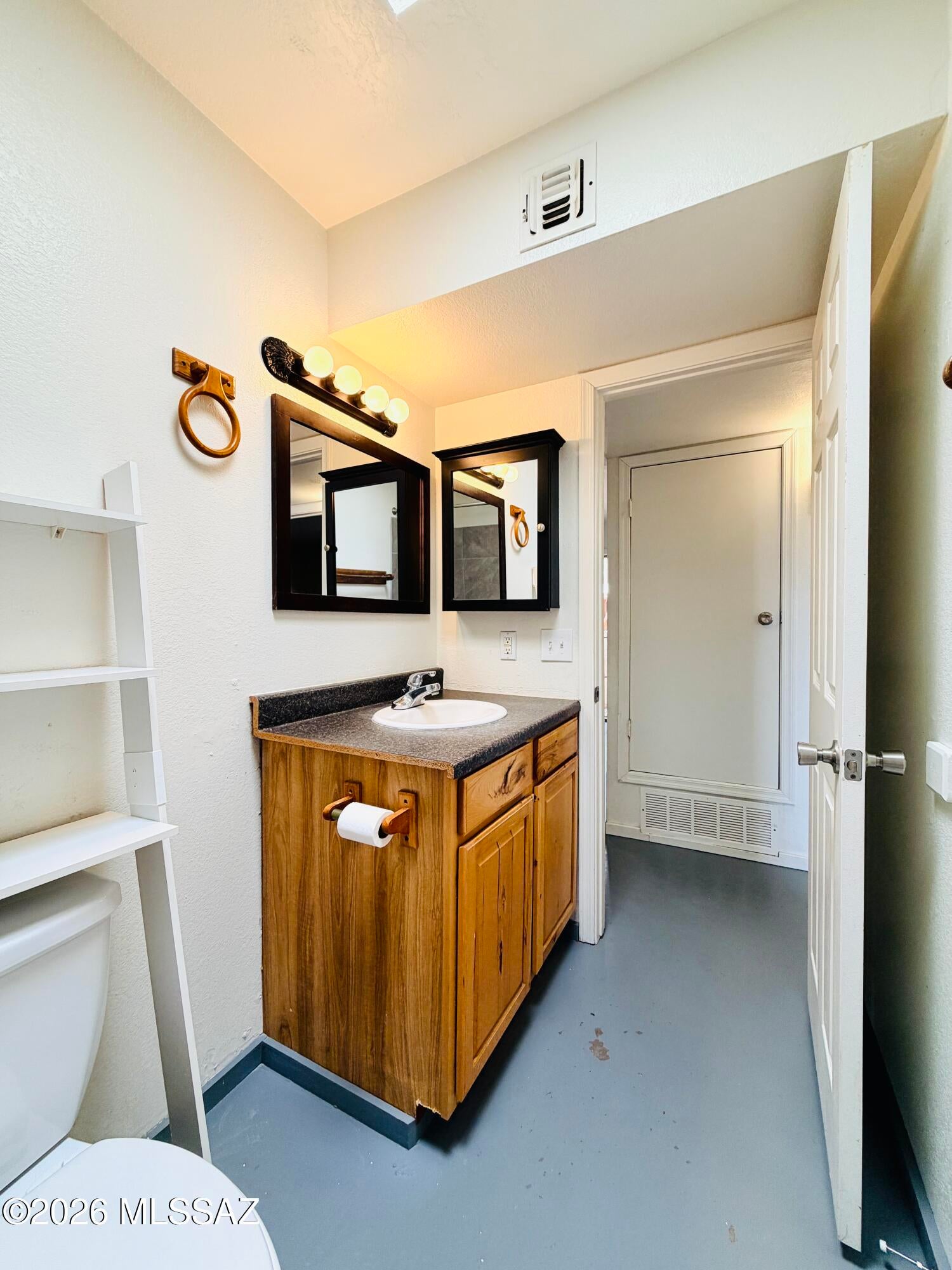 Catalina Poultry Acres NO 3 - Residential Lease