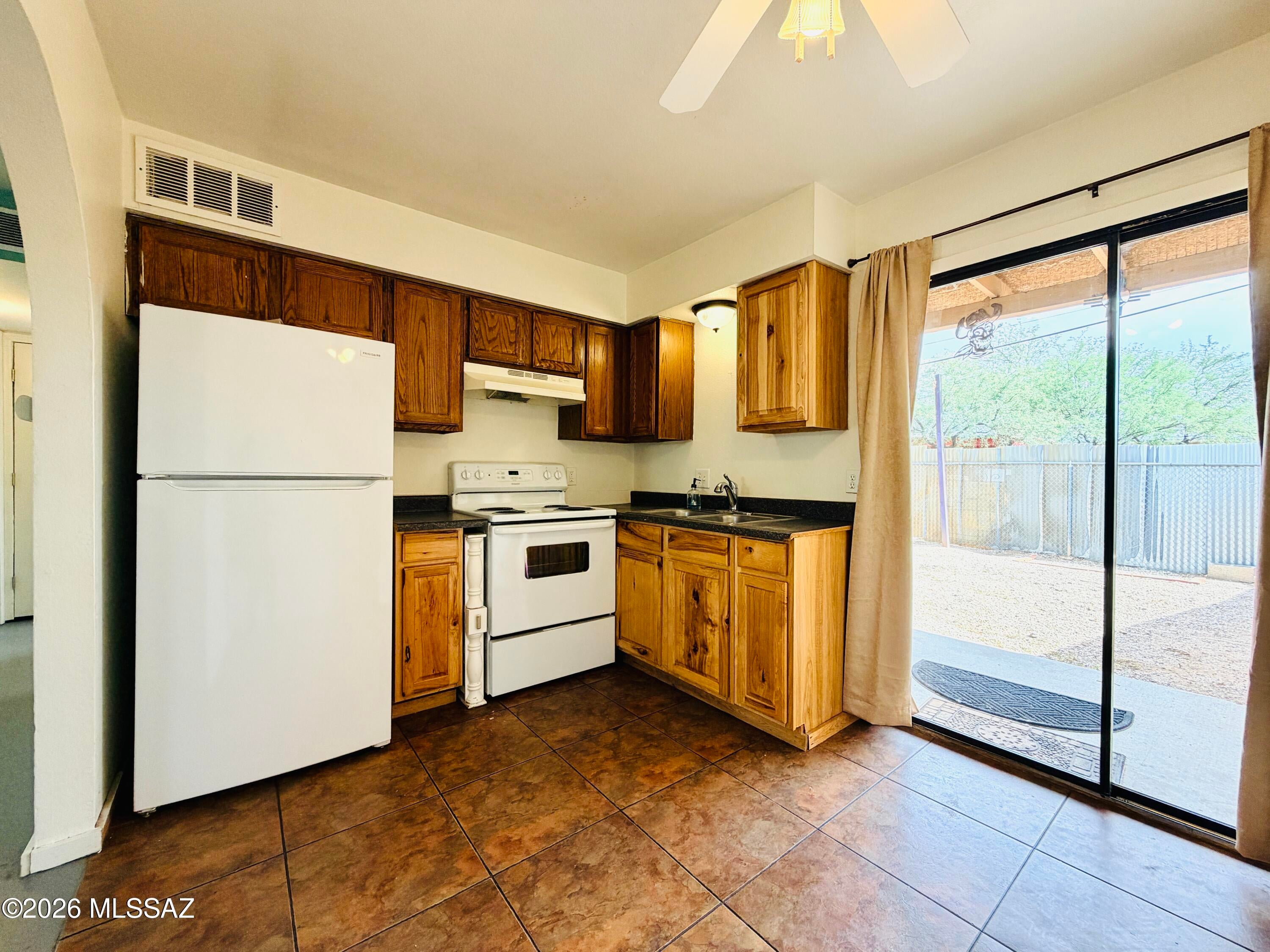 Catalina Poultry Acres NO 3 - Residential Lease