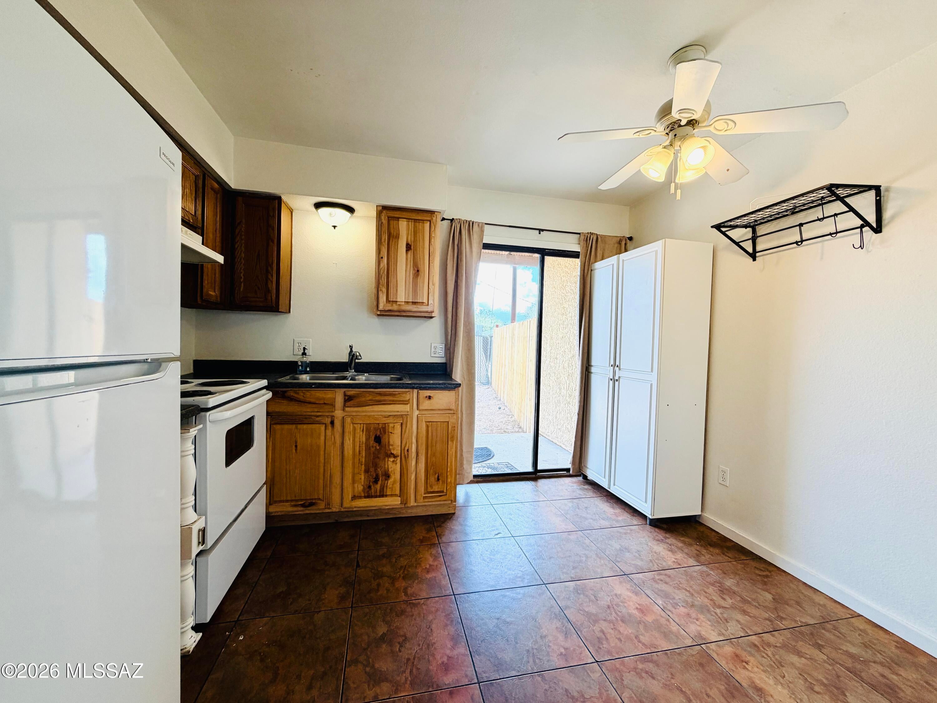 Catalina Poultry Acres NO 3 - Residential Lease