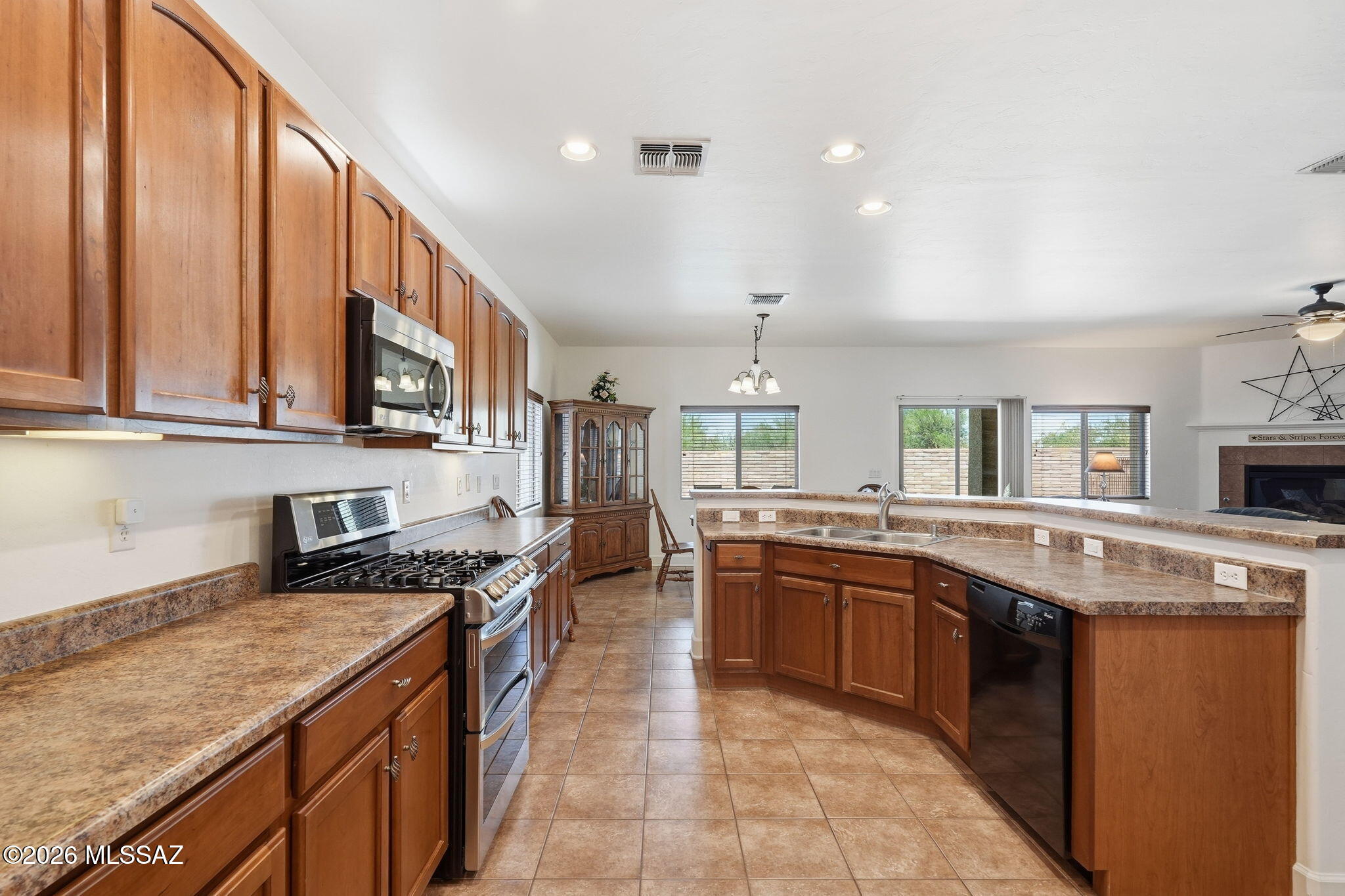 Continental Reserve Blk. 15 (1-66) - Residential